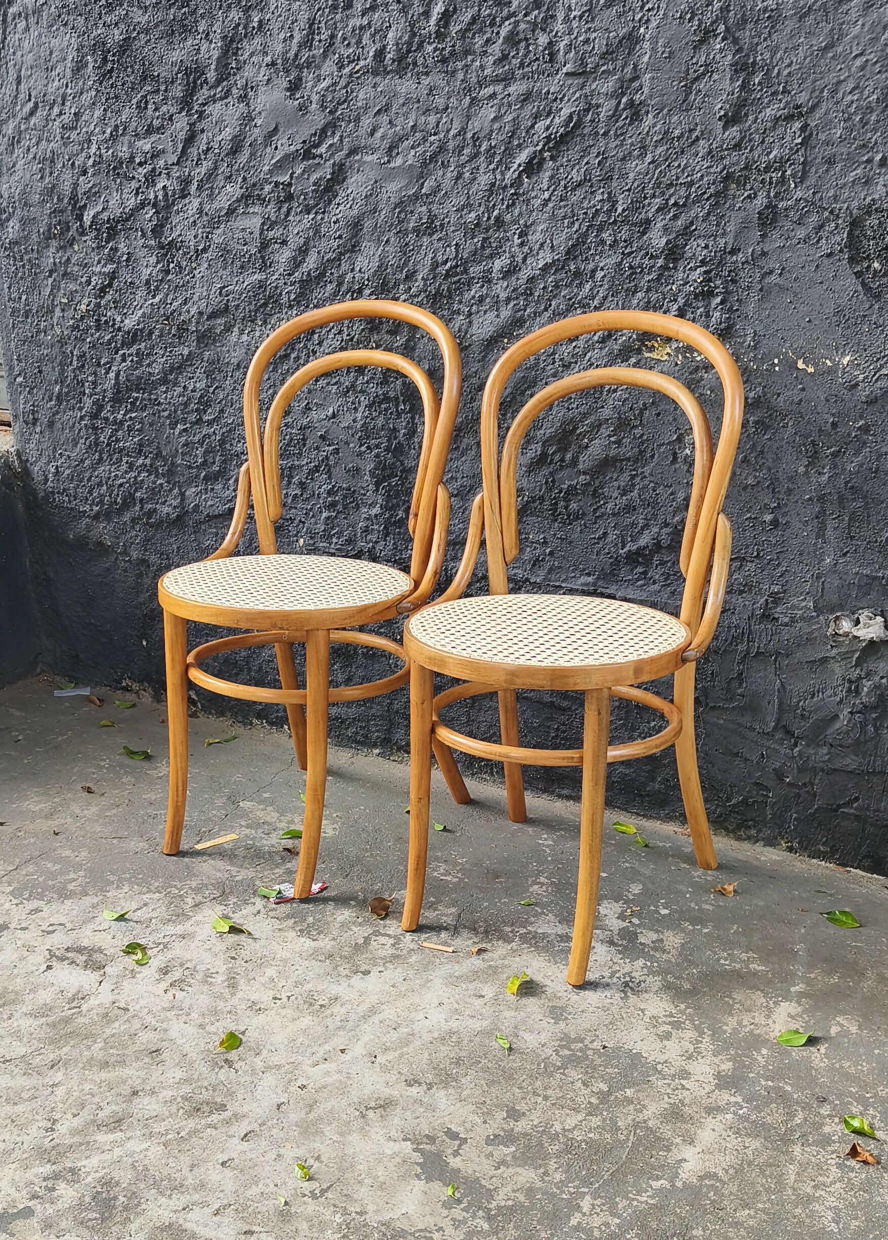 Par de Cadeiras Thonart modelo Thonet em palhinha