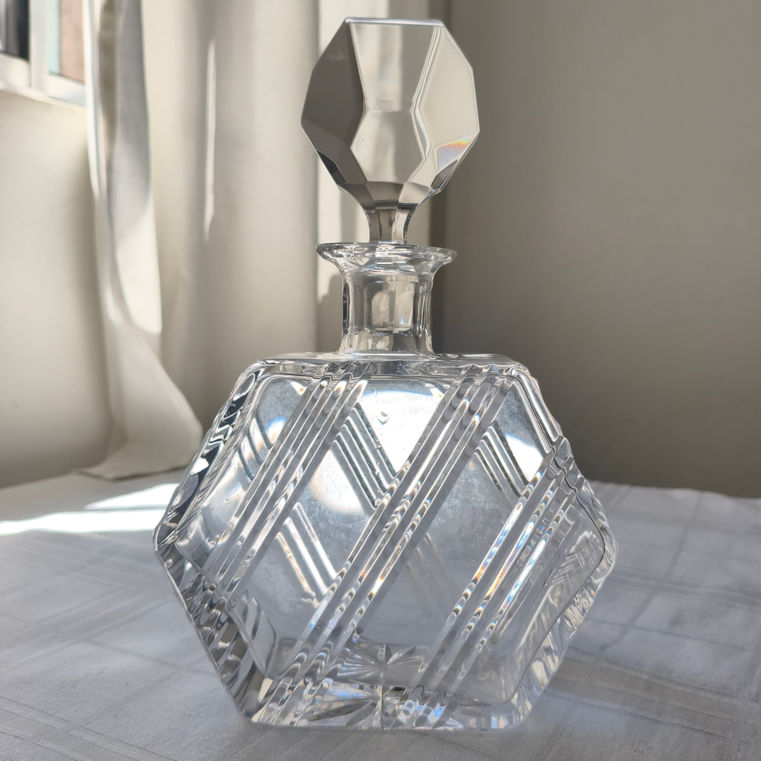 Decanter em cristal lapidado e tampa facetada - Licoreira