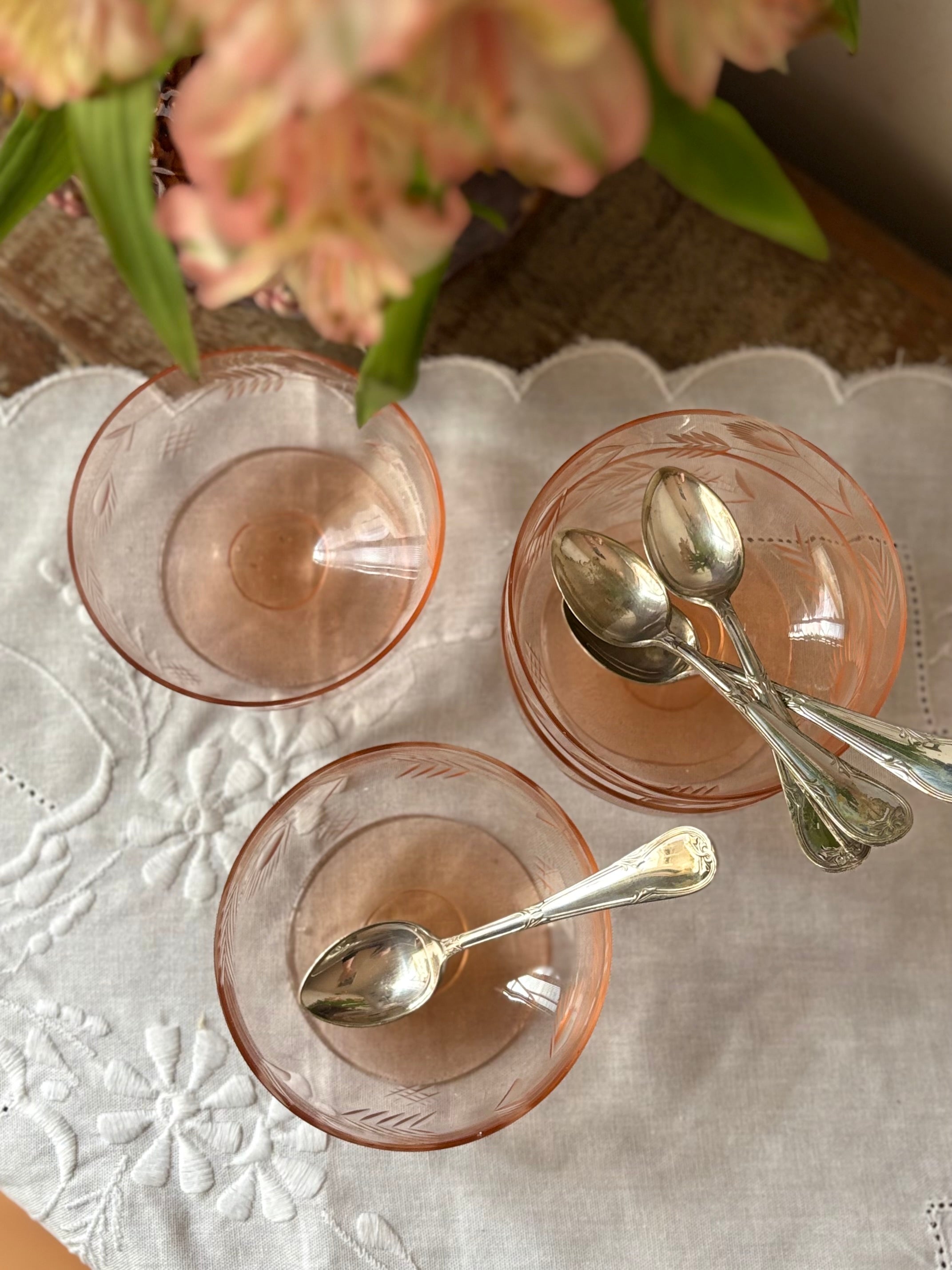 Conjunto para sobremesa em vidro lapidado rosa