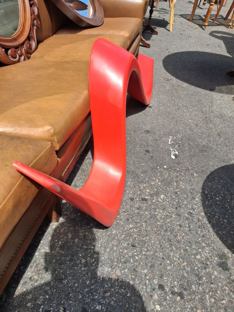  ESCULTURA EM MADEIRA | DESIGN CONTEMPORÂNEO com acabamento em vermelho 