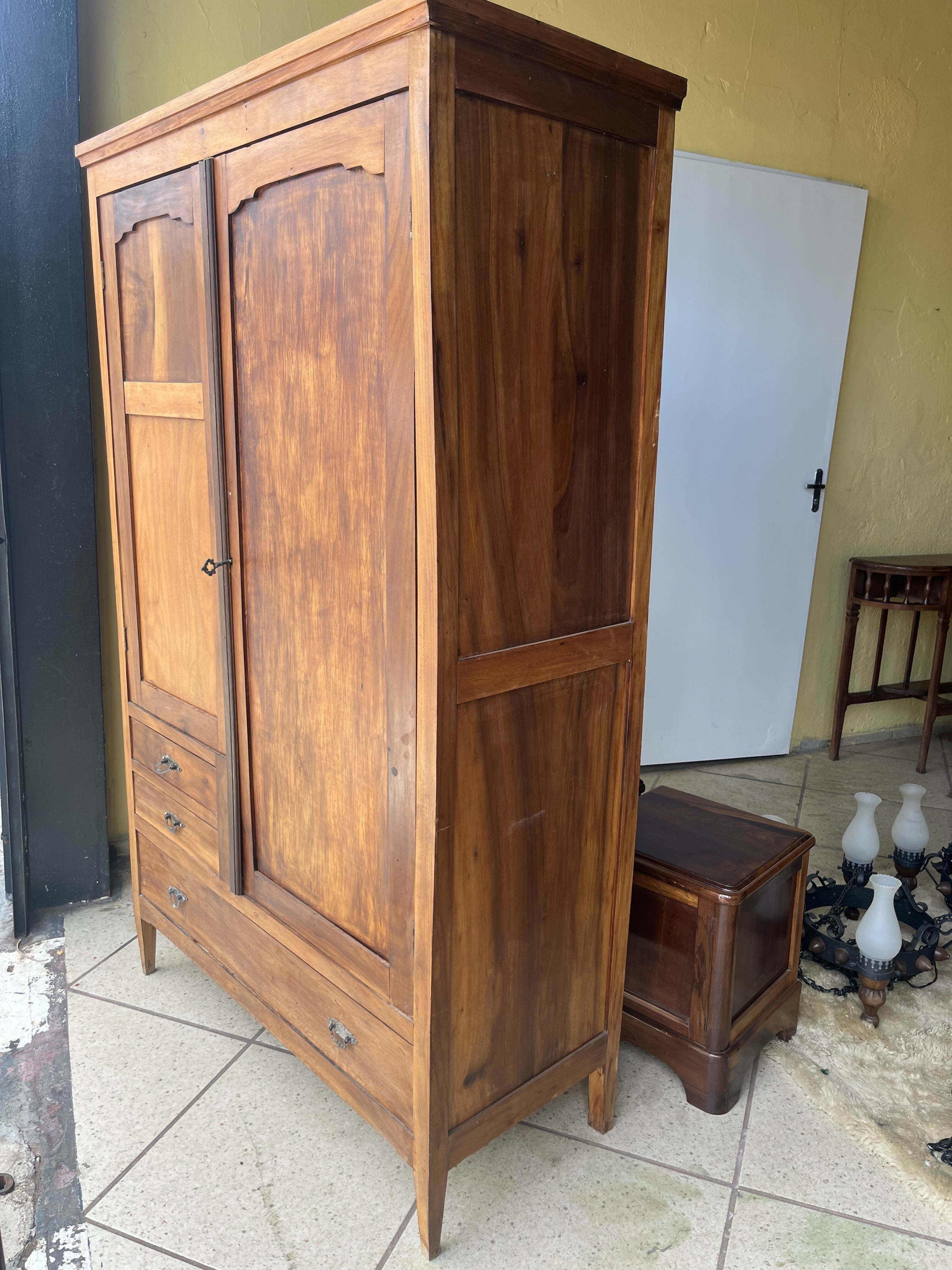 GUARDA ROUPA DE SOLTEIRO ANTIGO