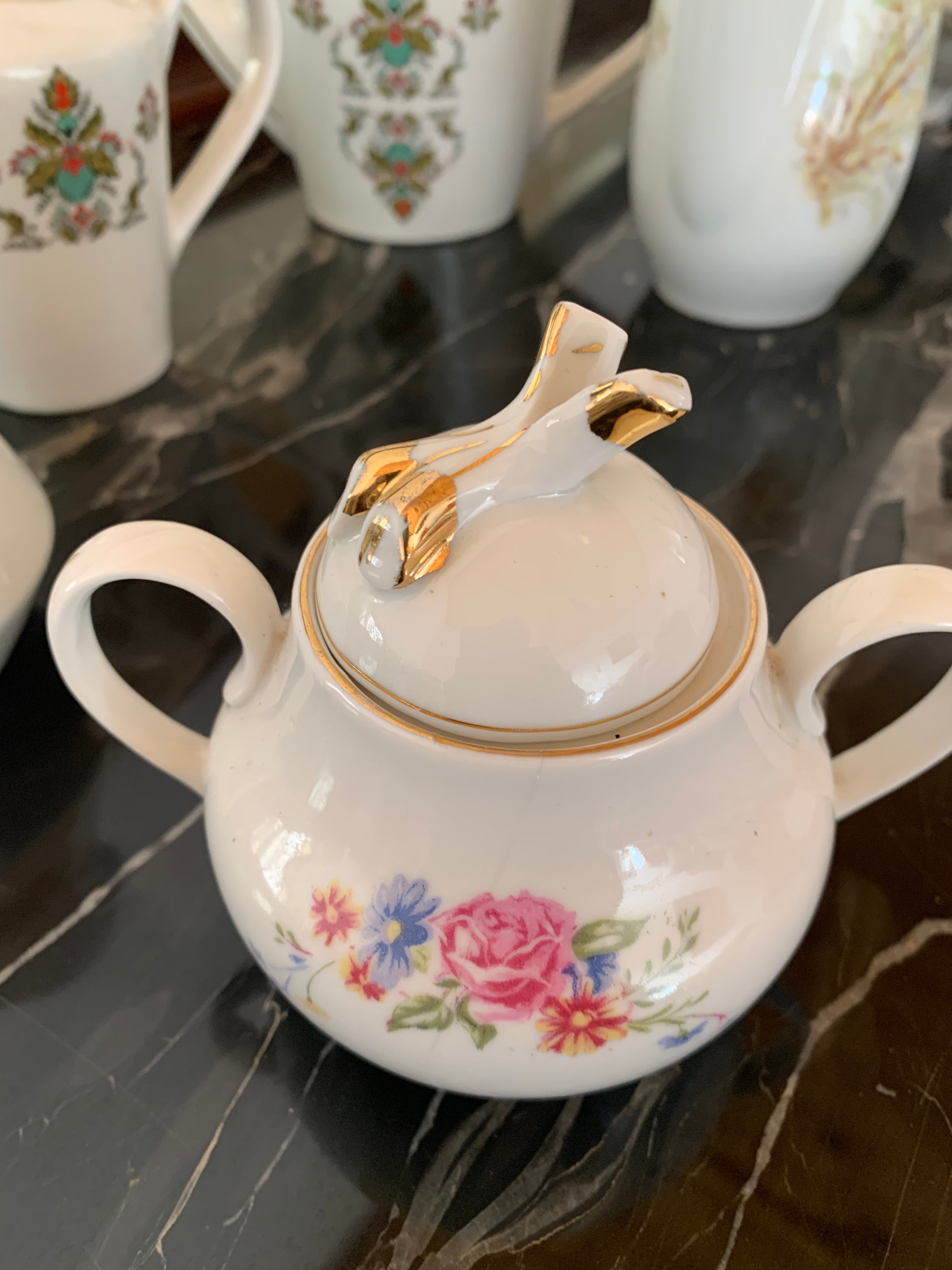 Lindo e antigo açucareiro de porcelana Mauá