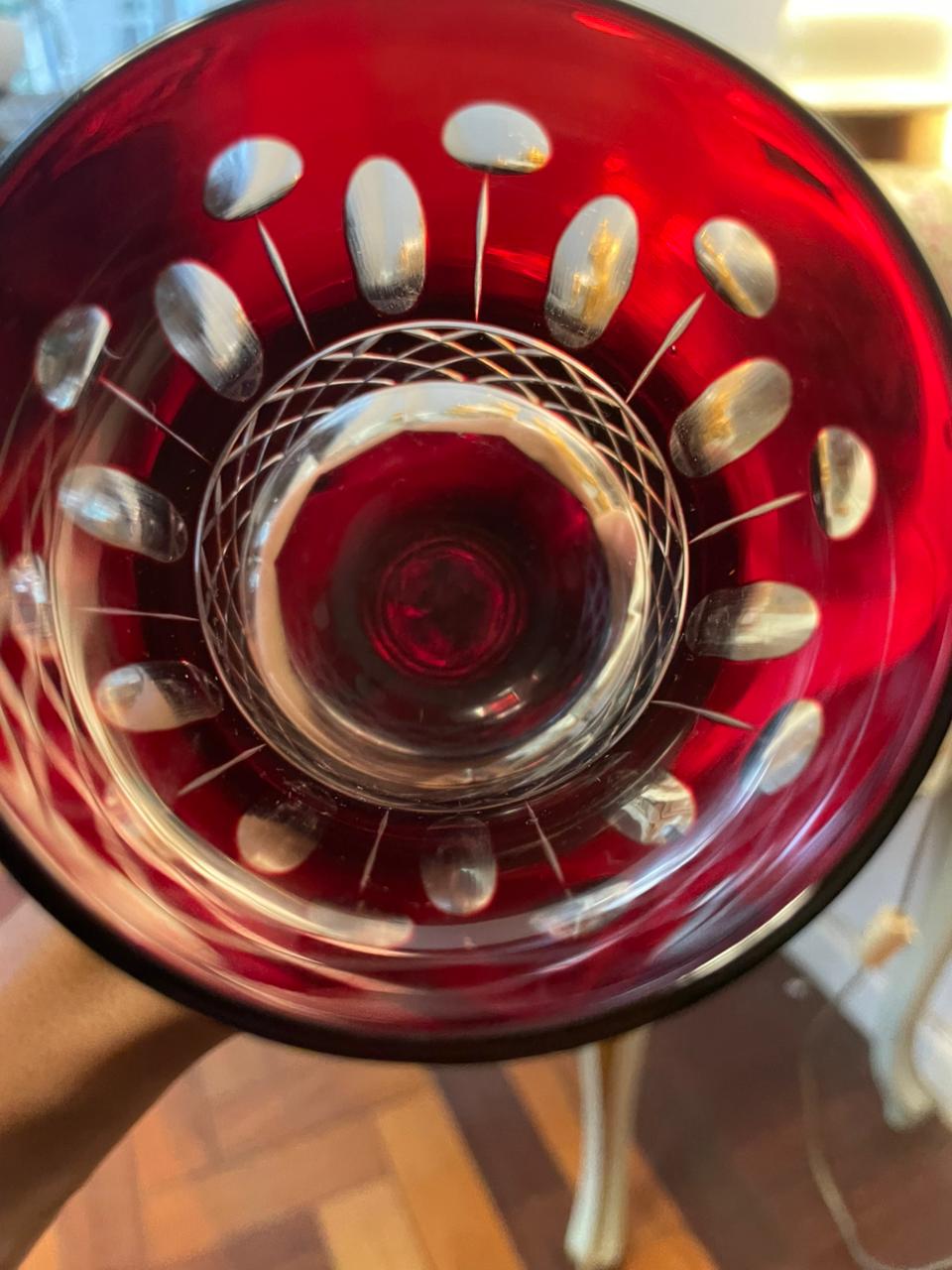 Par de taças de vinho em cristal rubi