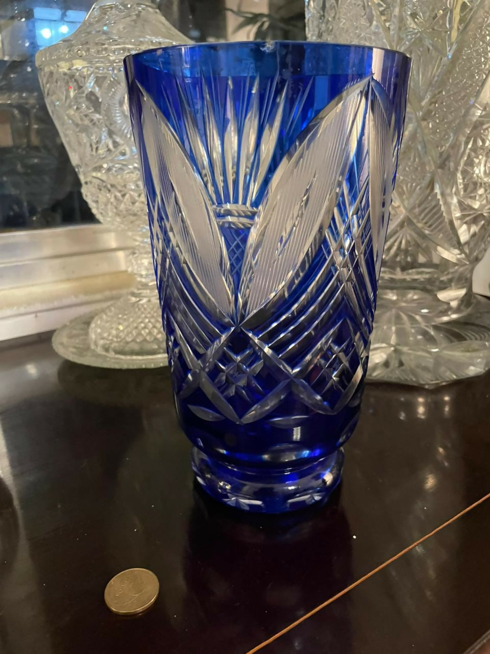 Vaso em cristal lapidado azul cobalto bohemia