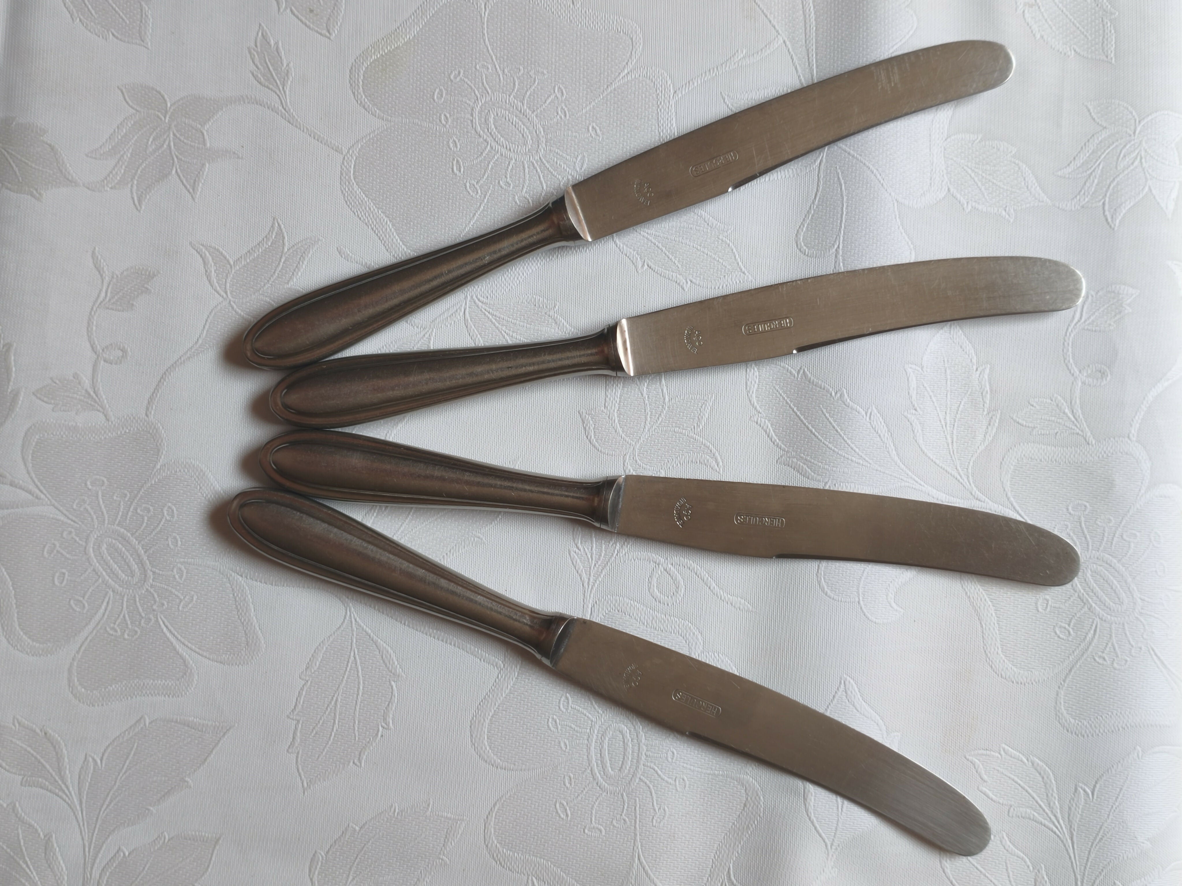 Conjunto com 4 facas de mesa Hércules