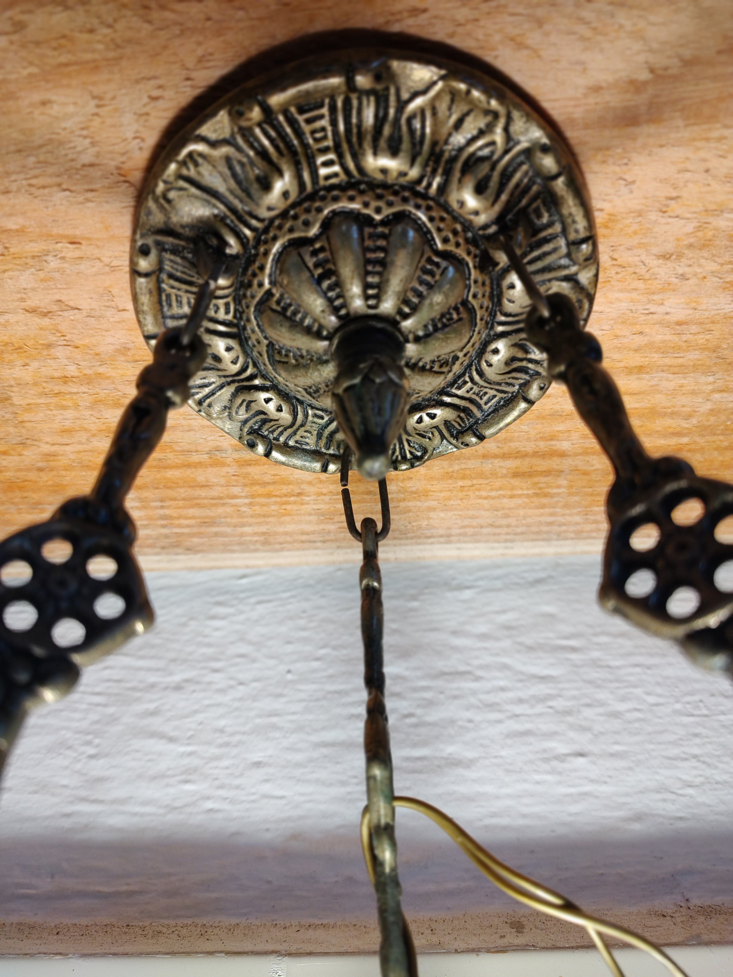 Precioso Lustre / Luminária pendente em metal e vidro lapidado