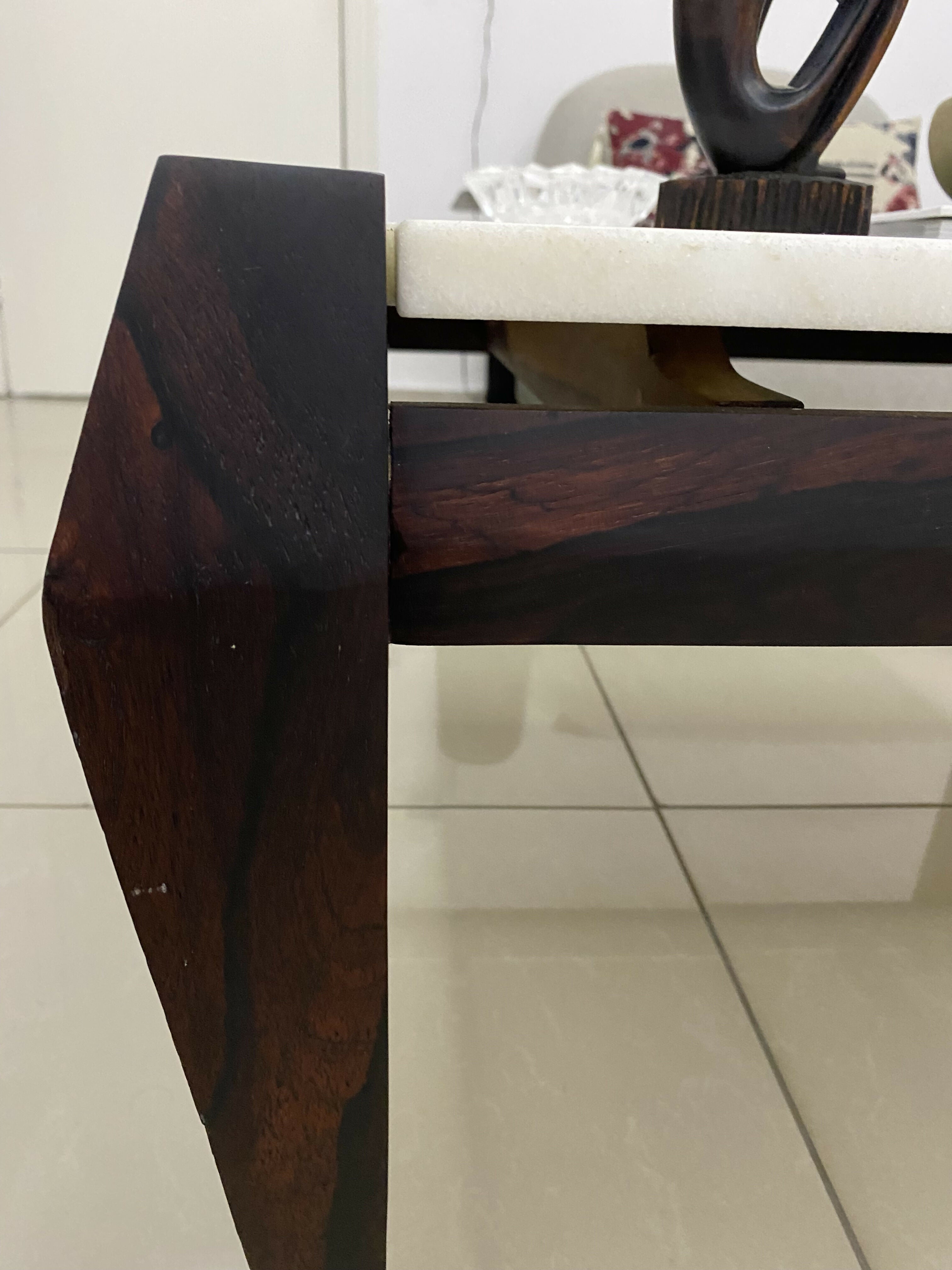 Mesa Jean Gillon em jacarandá maciço