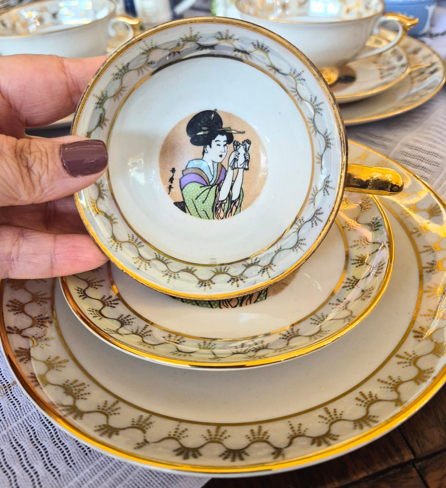  Conjunto de 7 trios em porcelana vintage nacional Condessa com motivos de gueixa