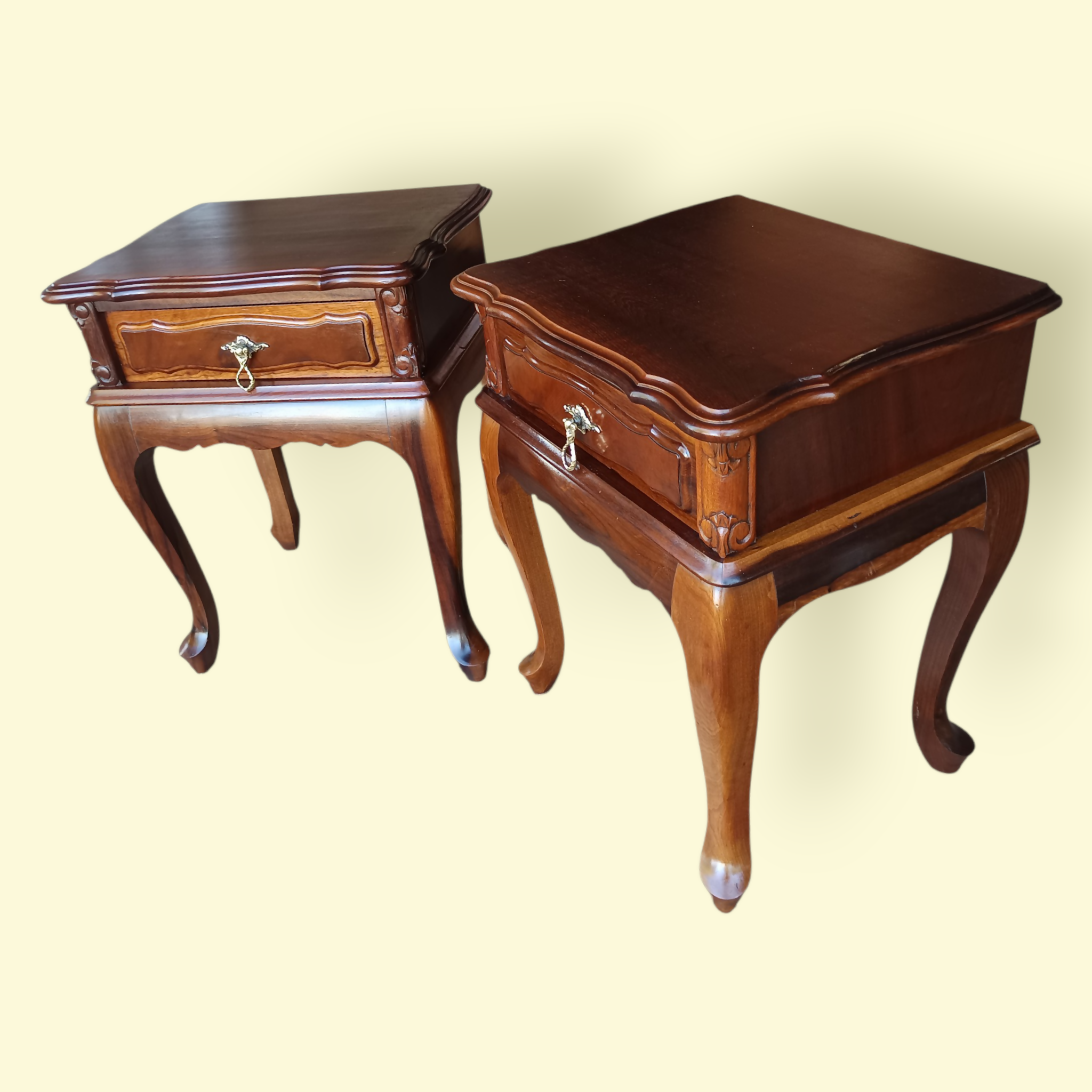 Par de Mesinhas de Cabeceira Clássico