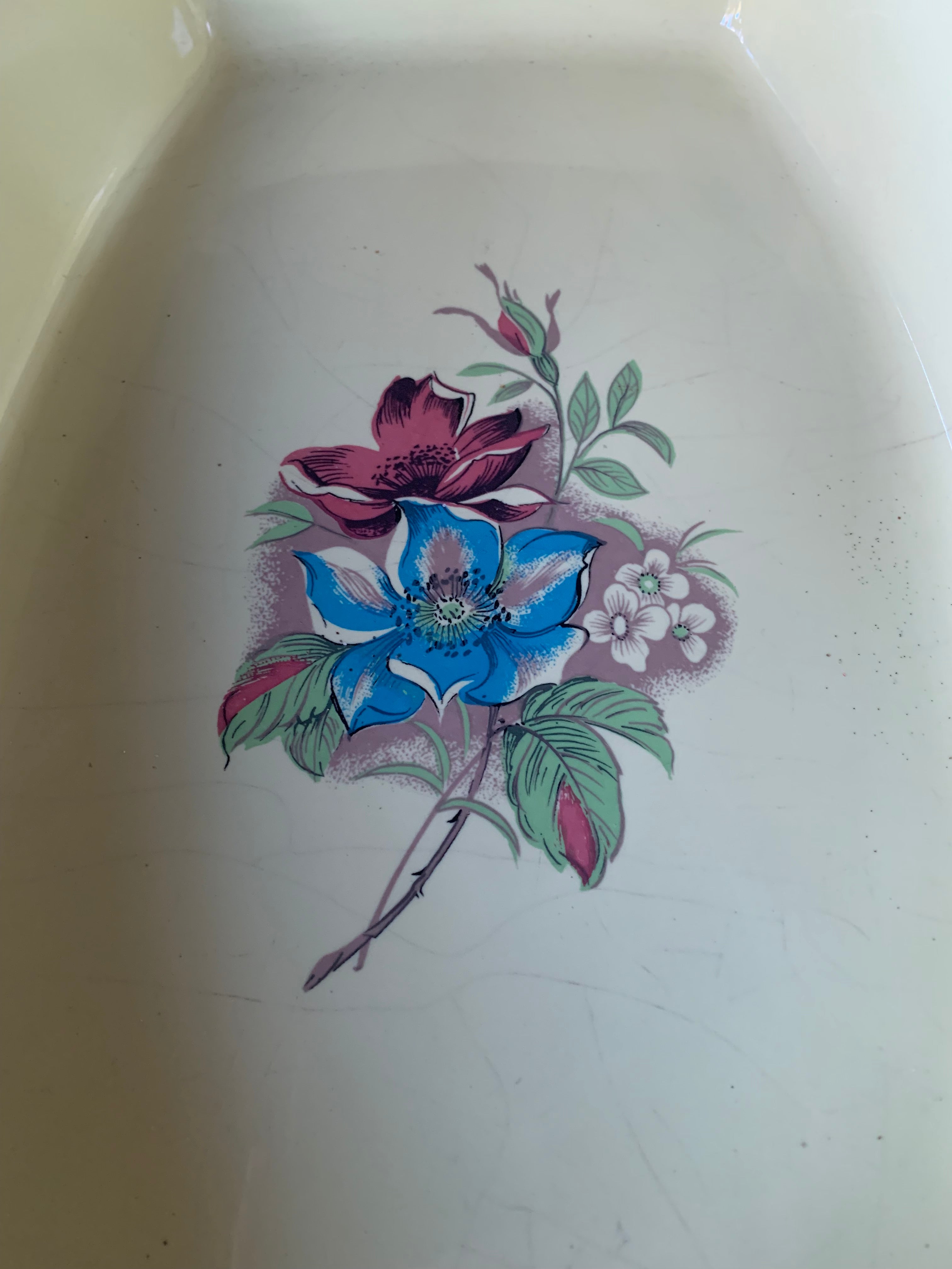 Grande e antigo refratário amarelo Pozzani com lindo desenho de flores