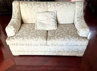 Raridade "lote" com 3 sofás década de 80s estrutura em madeira maciça. Estofado jacquard adamascado cor bege