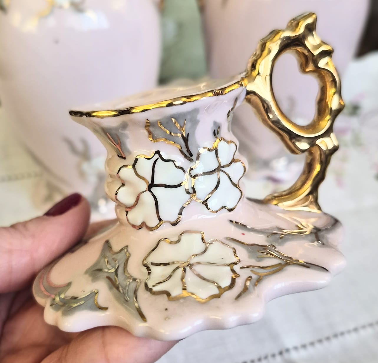 Castiçal maravilhoso com alça em raríssima porcelana rosa Tcheca produzida pela tradicional e chiquíssima manufatura Haas &amp; Czjzek