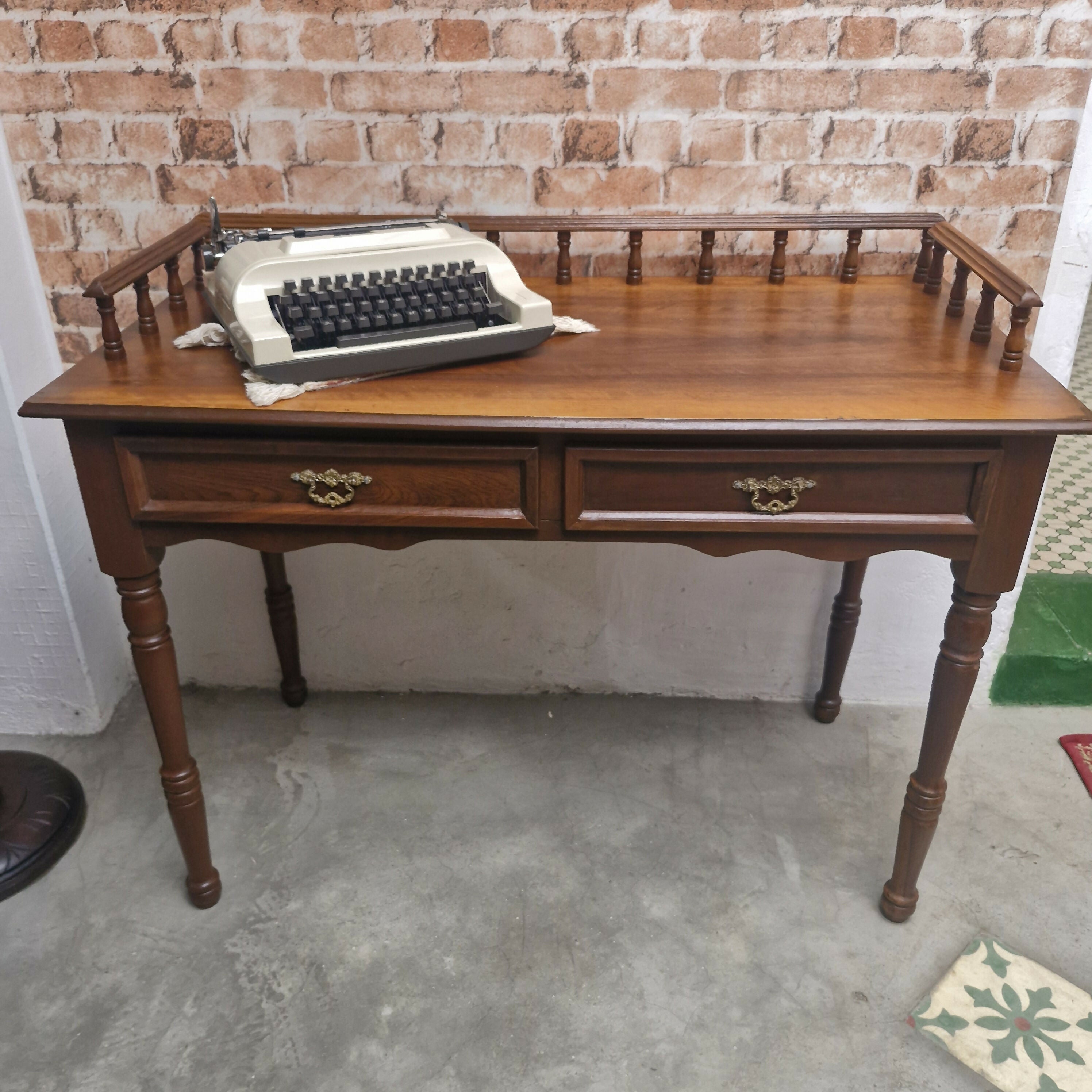 Escrivaninha Colonial