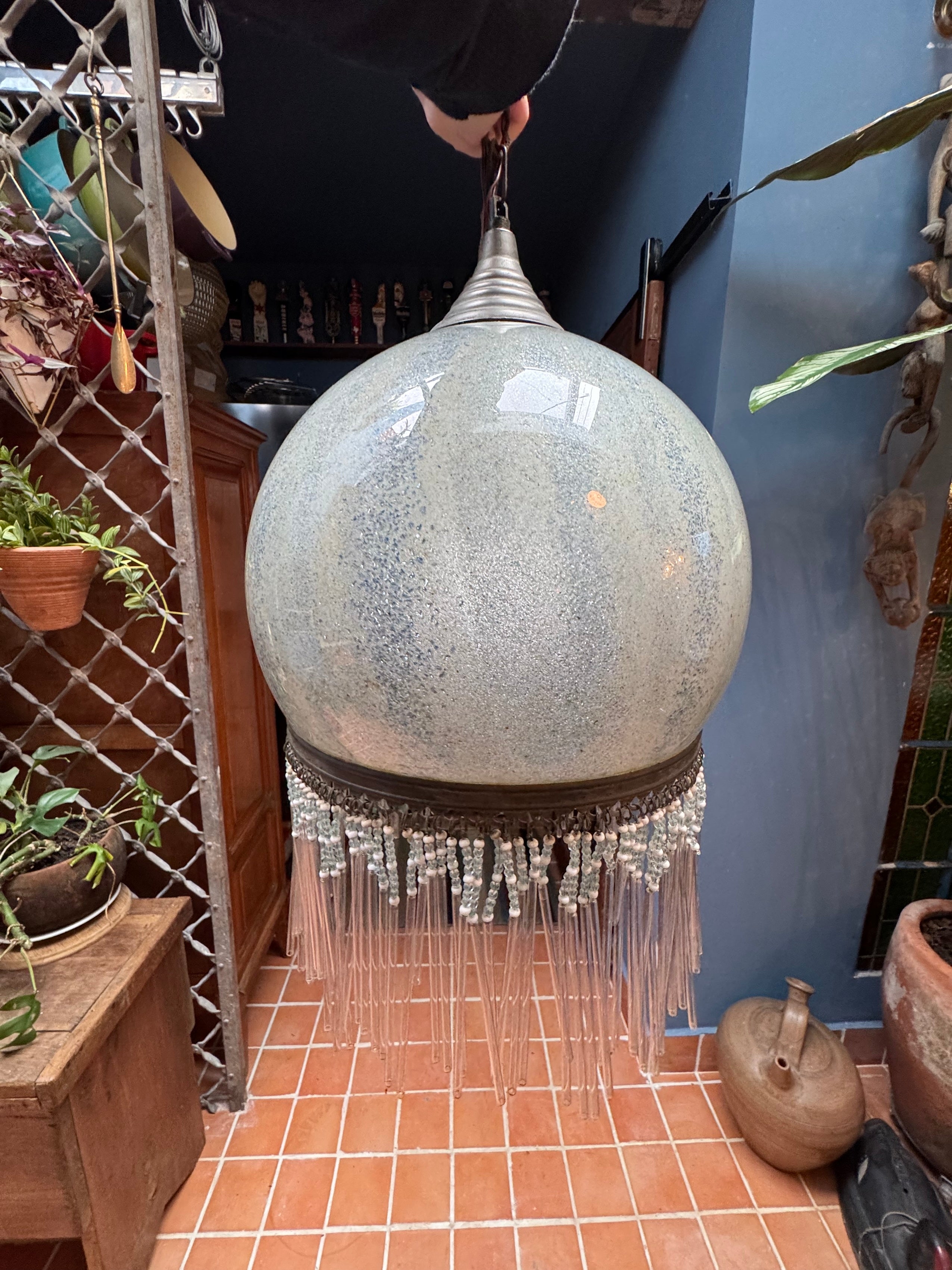 Raro lustre Bola com franja de canutilhos e vidro - luminária pendente