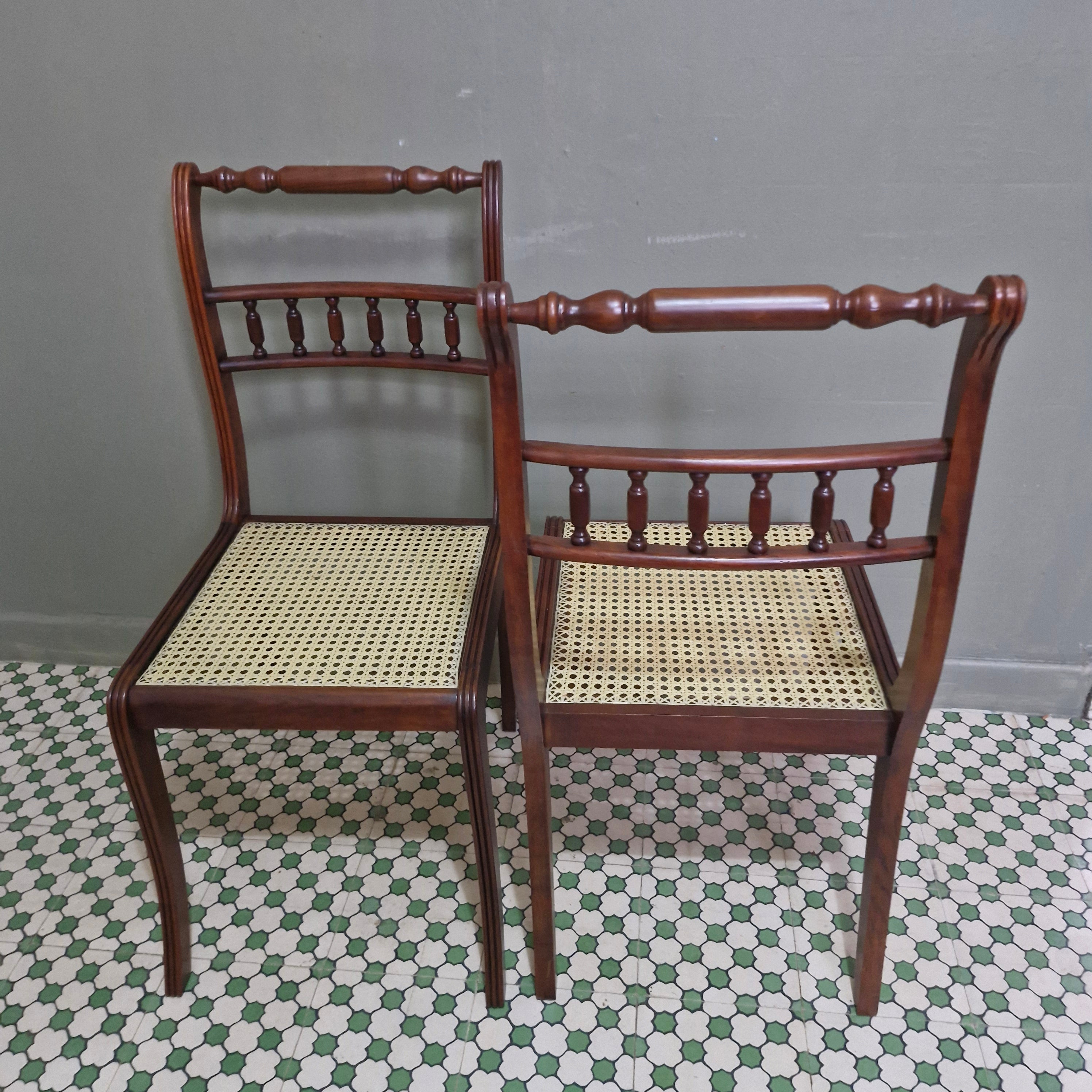 Conjunto com 6 Cadeiras estilo colonial em madeira e assento em palhinha - restauradas 