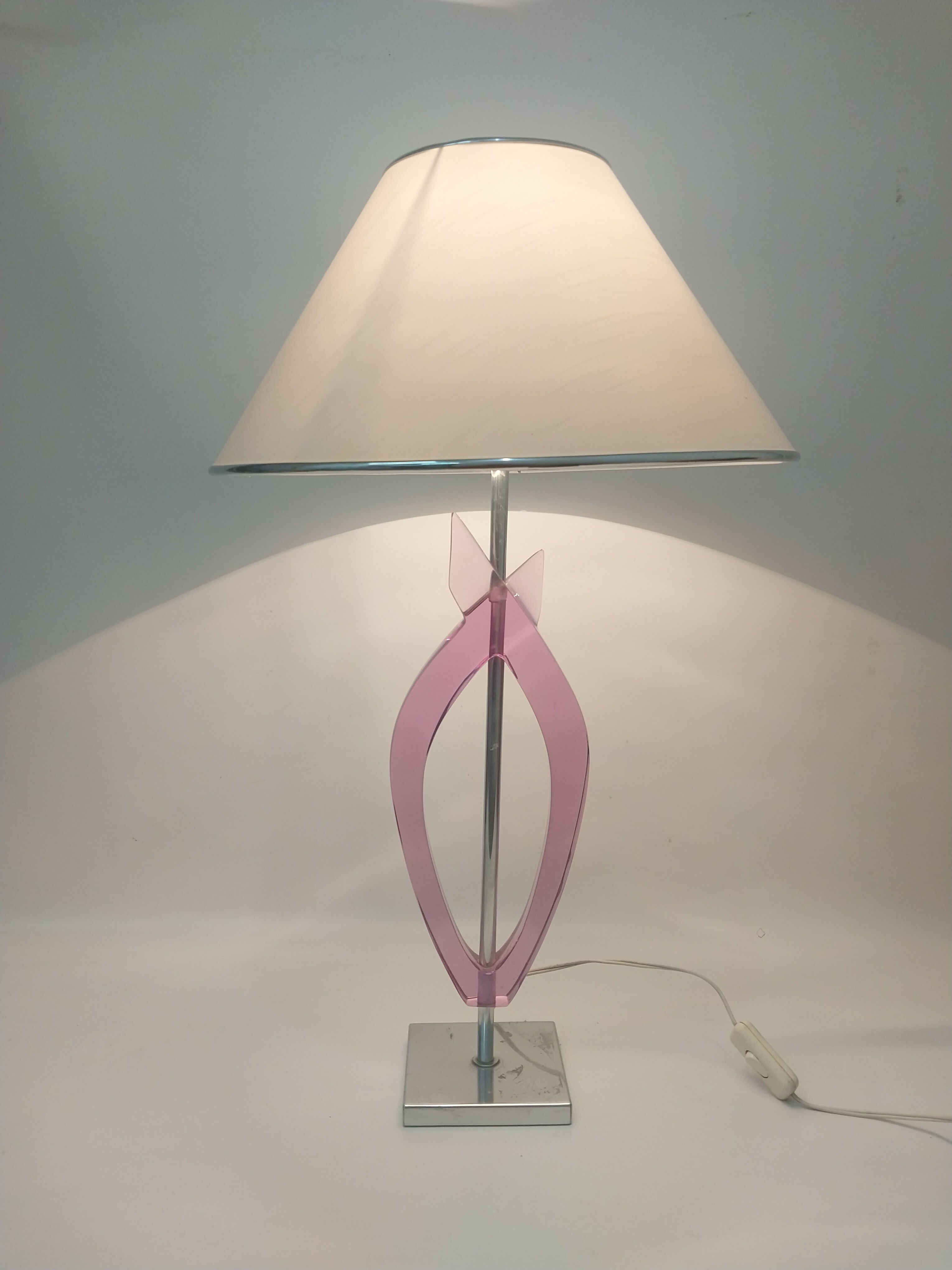 Abajur Vintage em Metal e Acrílico