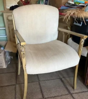 2 Poltronas Neoclássicas — Metal Dourado + Bouclê Creme (valor unitário)