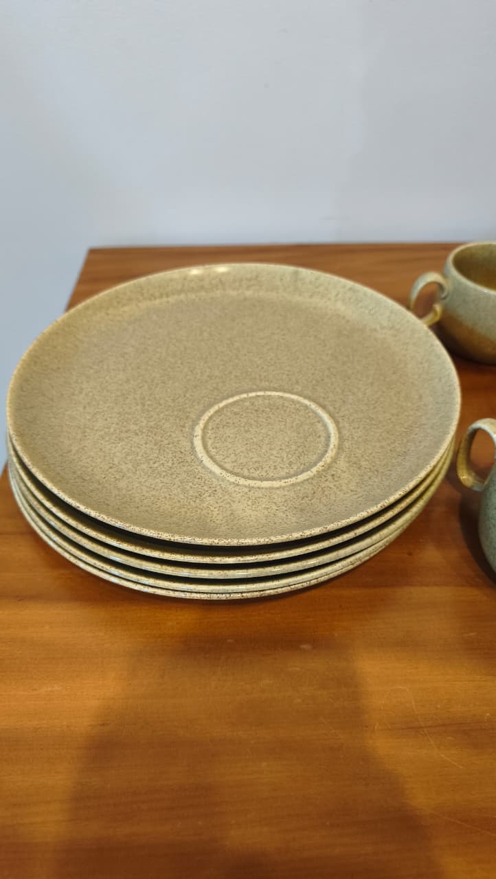 Conjunto De 5 Xícaras E 5 Pratos Em Cerâmica Esmaltada – Tom Mostarda