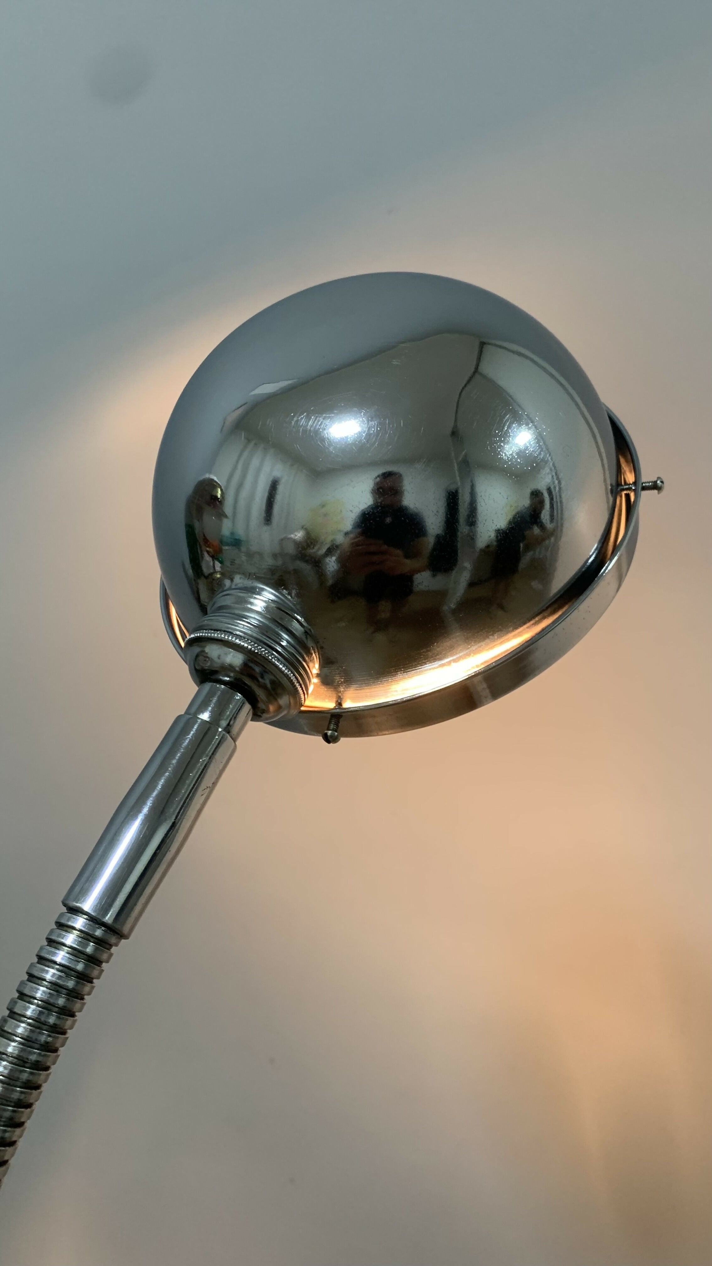 Luminária de piso em metal modelo Eye Ball