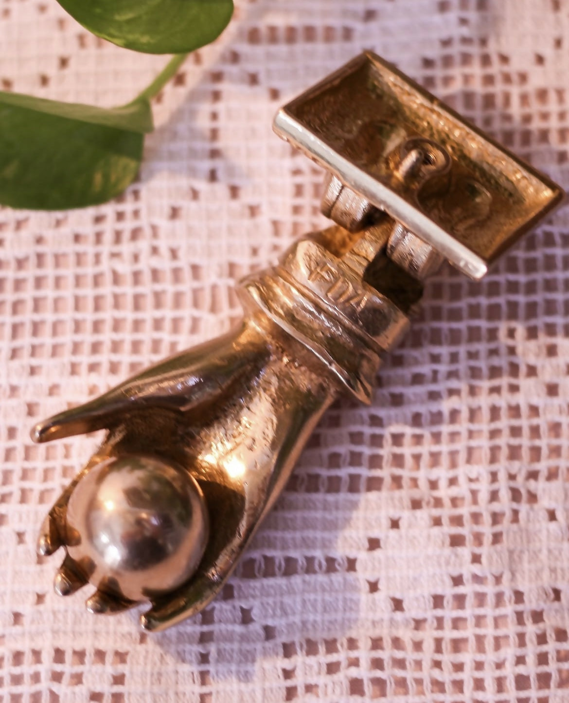 Aldrava (batedor de porta) portuguesa em metal dourado