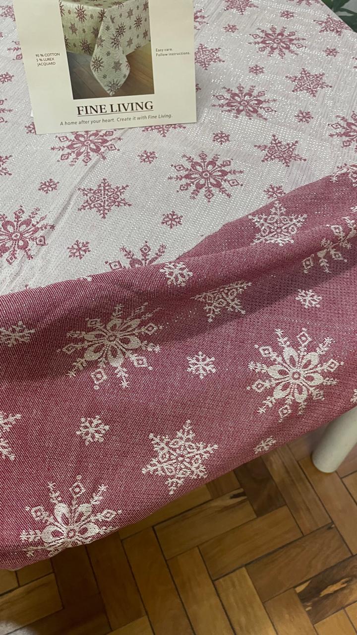 Toalha de mesa redonda com motivos natalinos em vermelho e branco 