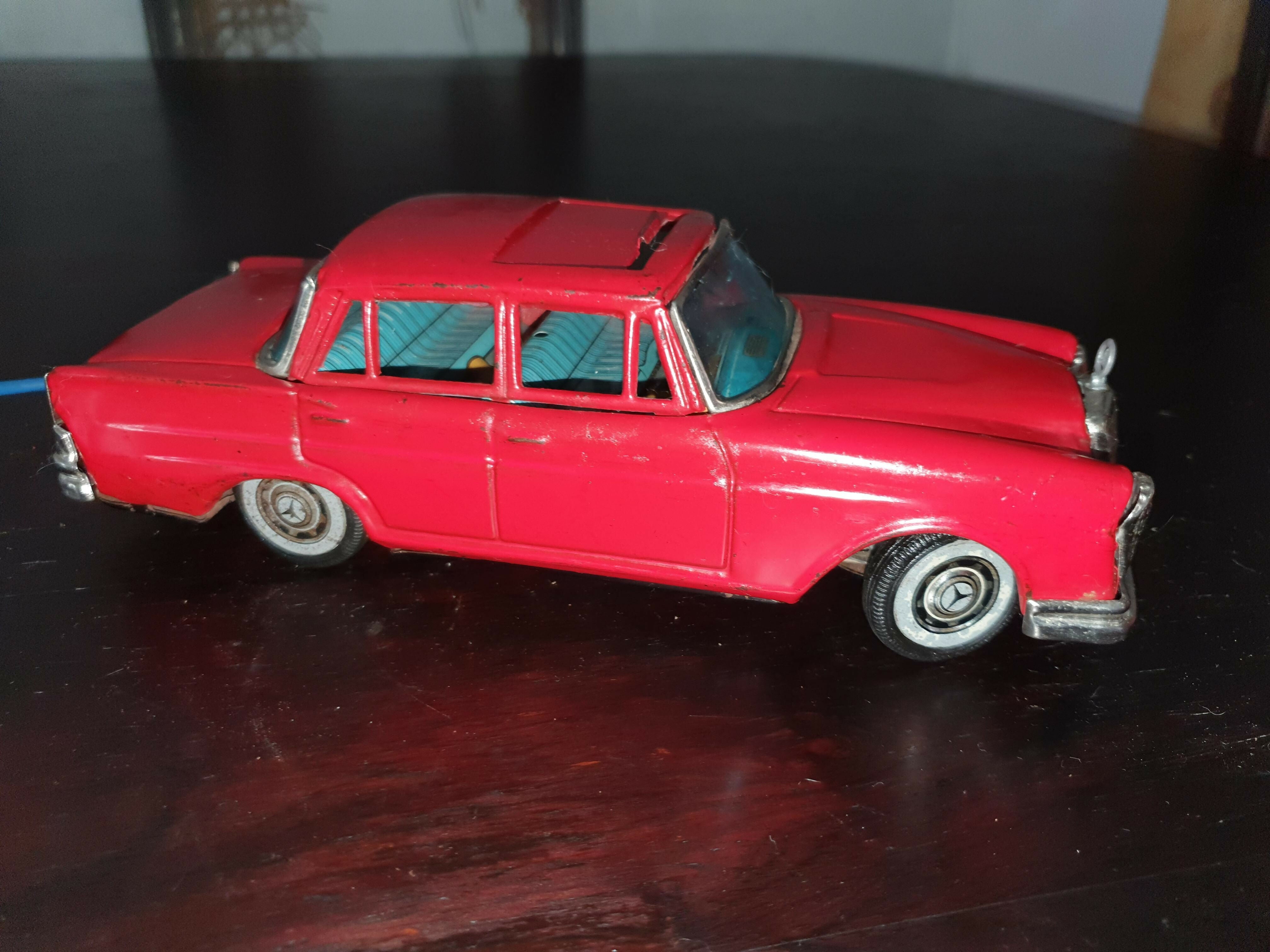 BRINQUEDO ANTIGO CARRO Mercedes Benz Sedan De Metal BANDAI