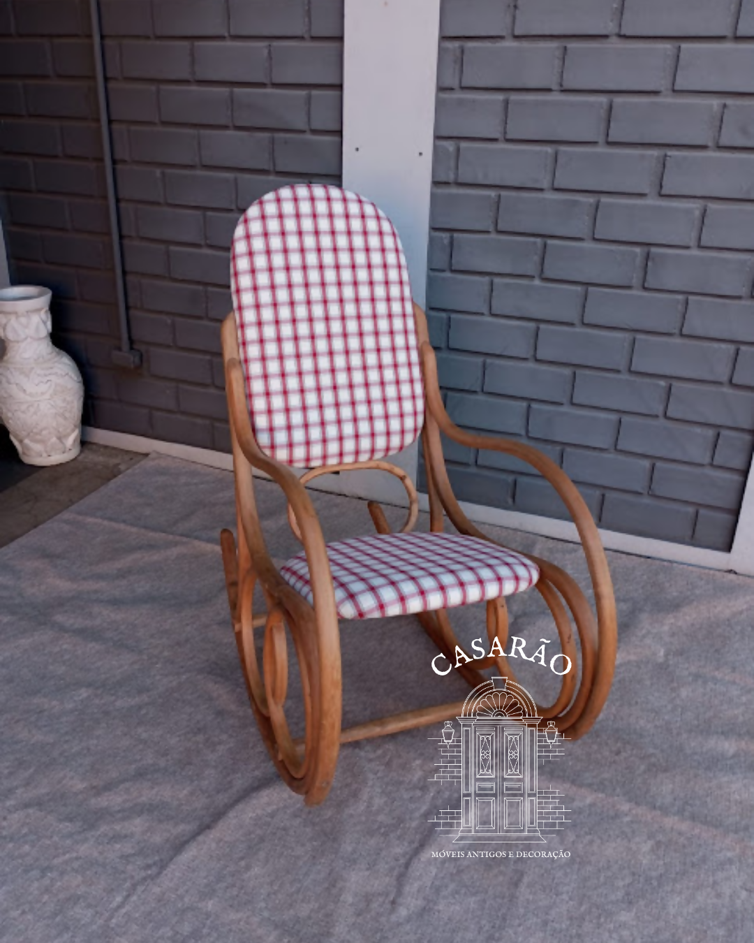 Cadeira balanço austríaca thonet