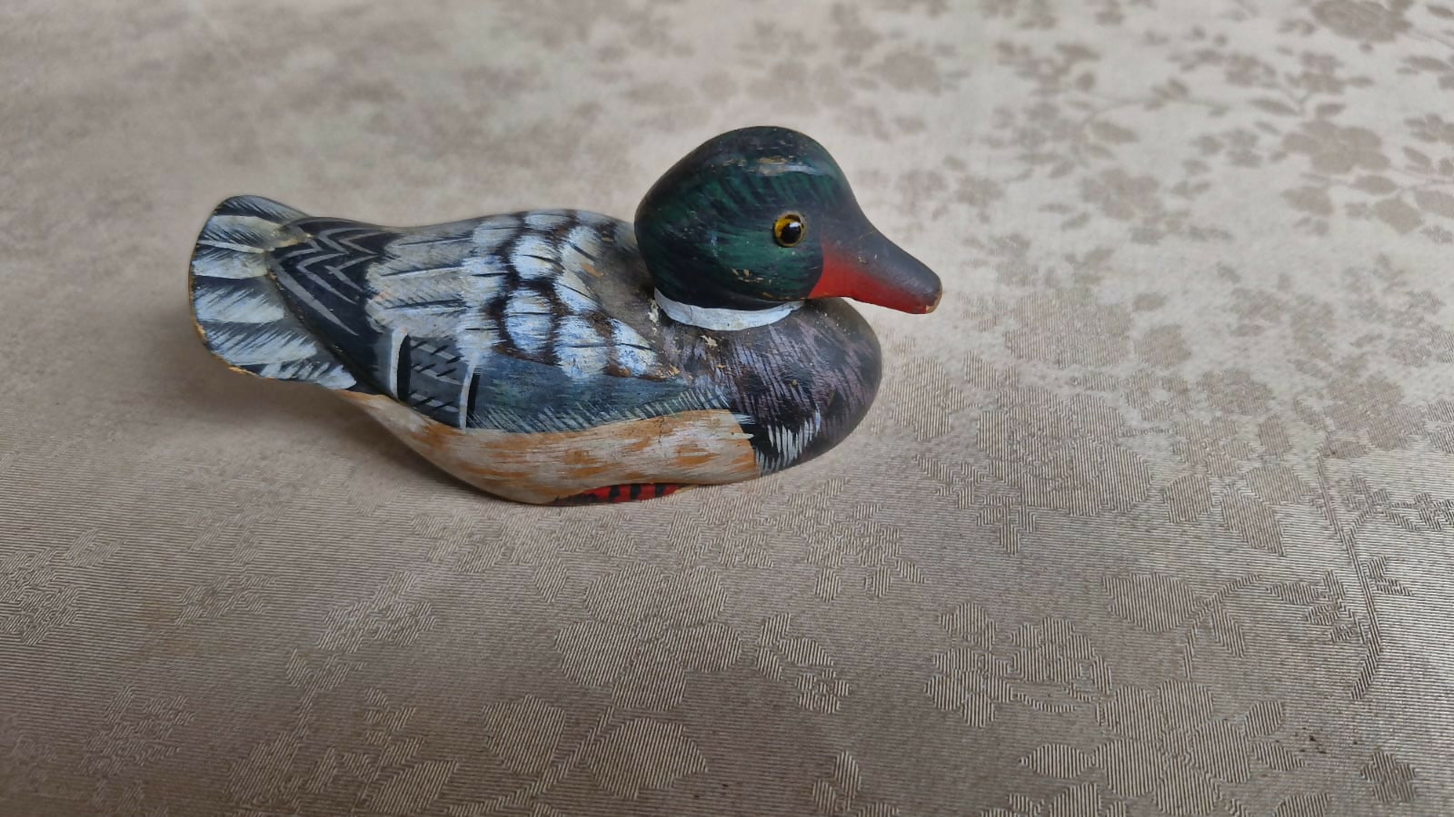 Três belas esculturas de pato em madeira