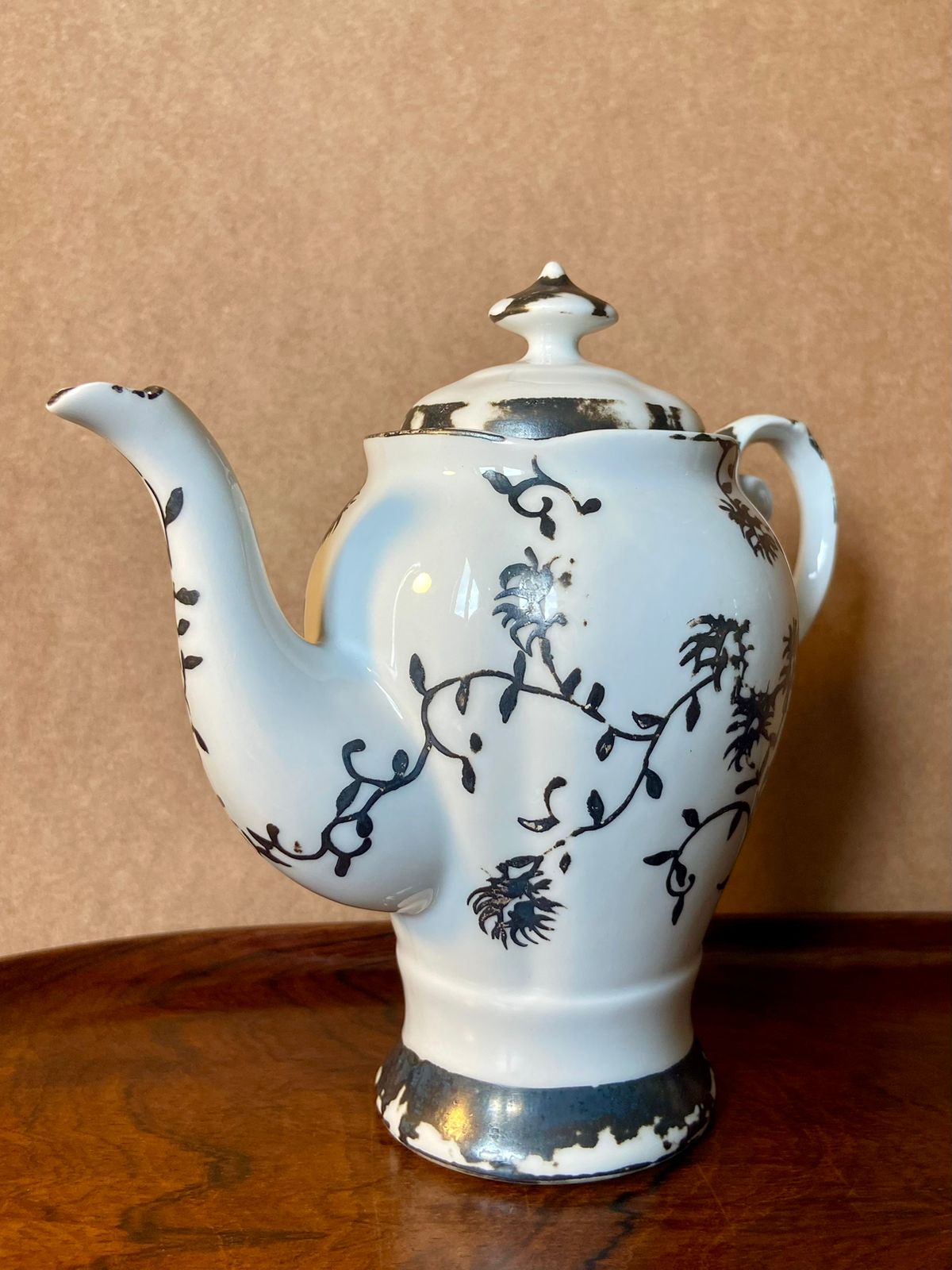 Conjunto de chá Porcelana Real em porcelana branca e preta — bule, leiteira e açucareiro (DMCPS_270)