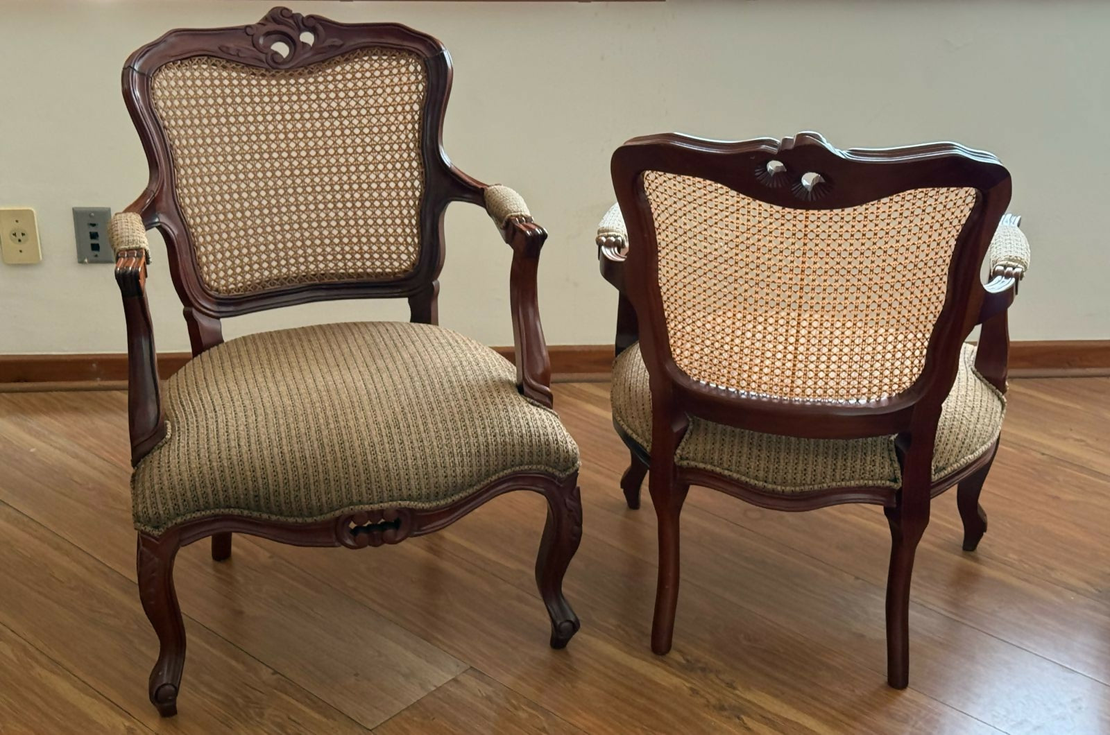 Par de Poltronas estilo Luiz XV