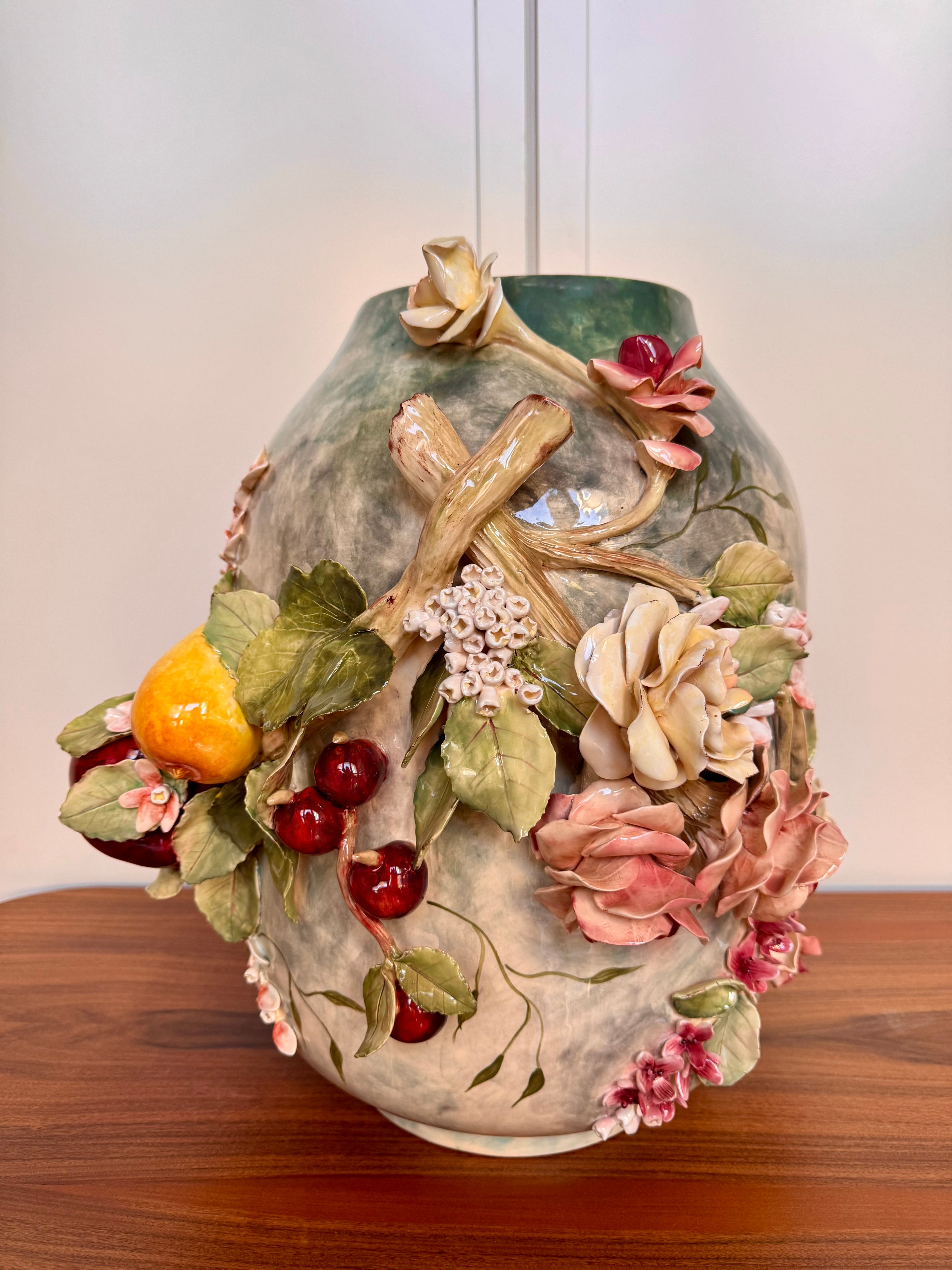 Vaso cerâmico decorativo estilo floral com frutas marca Zanatta
