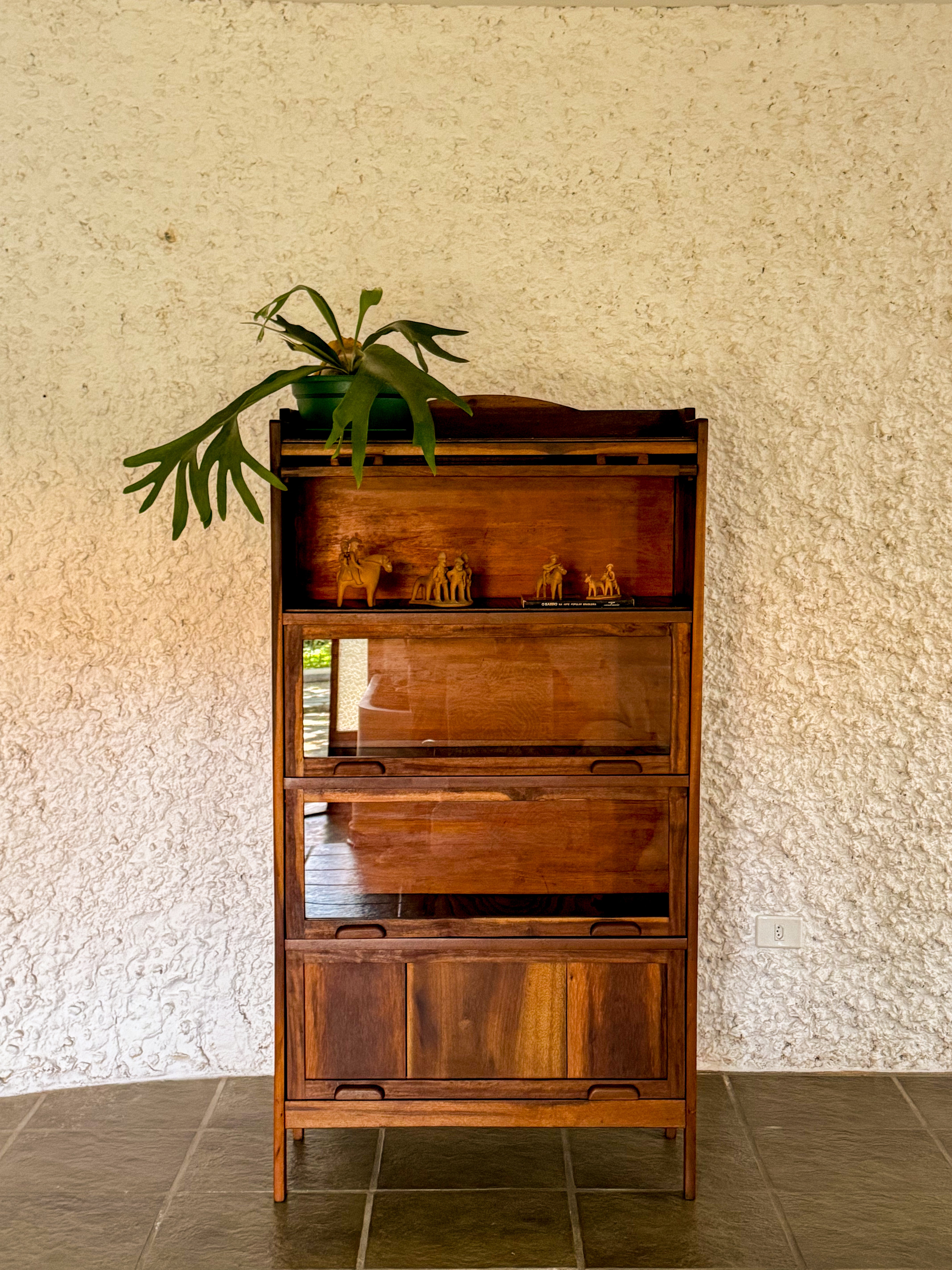 Livreiro Basculante Miele - restaurado 