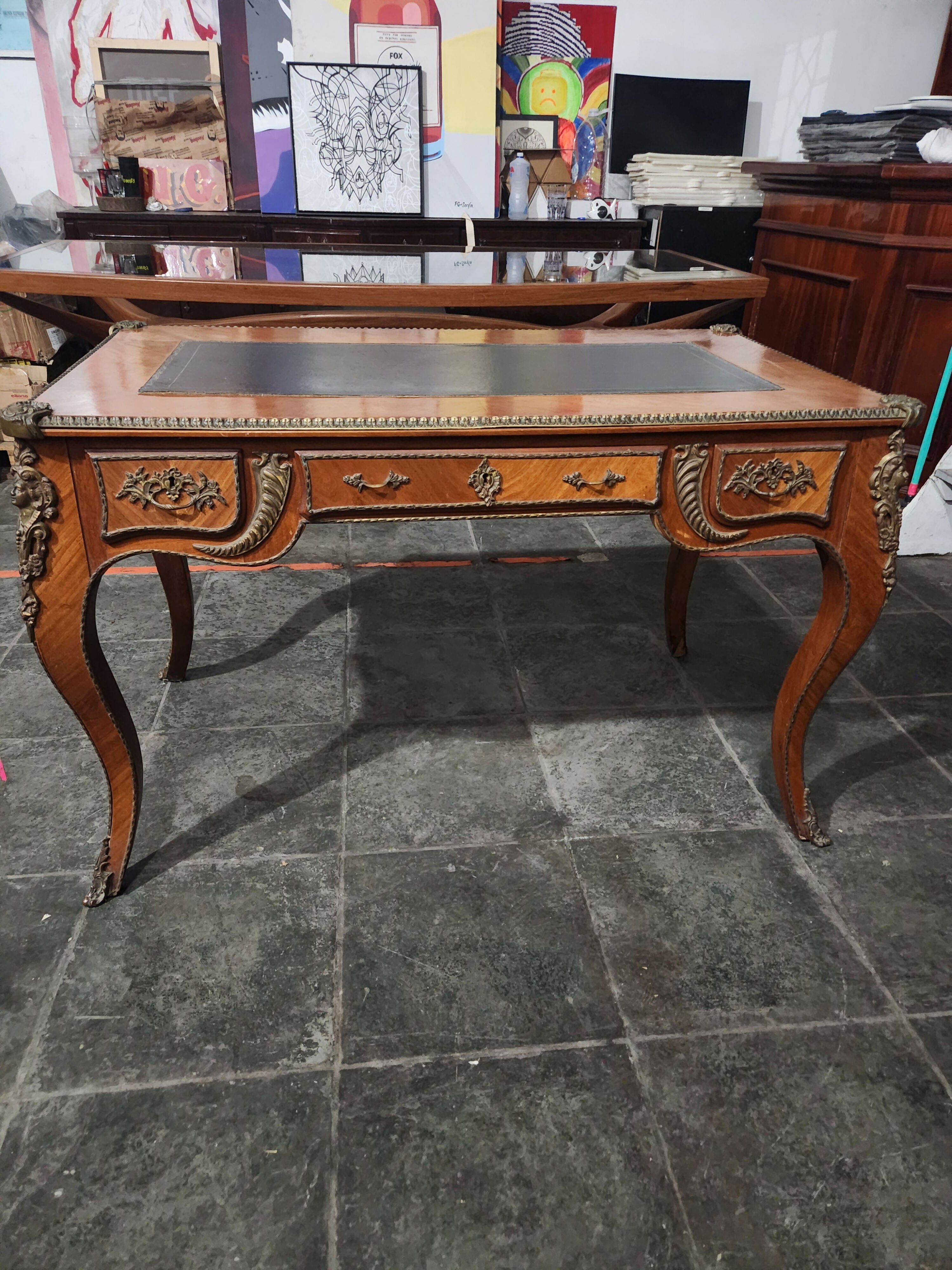 Escrivaninha estilo francês Luis XV