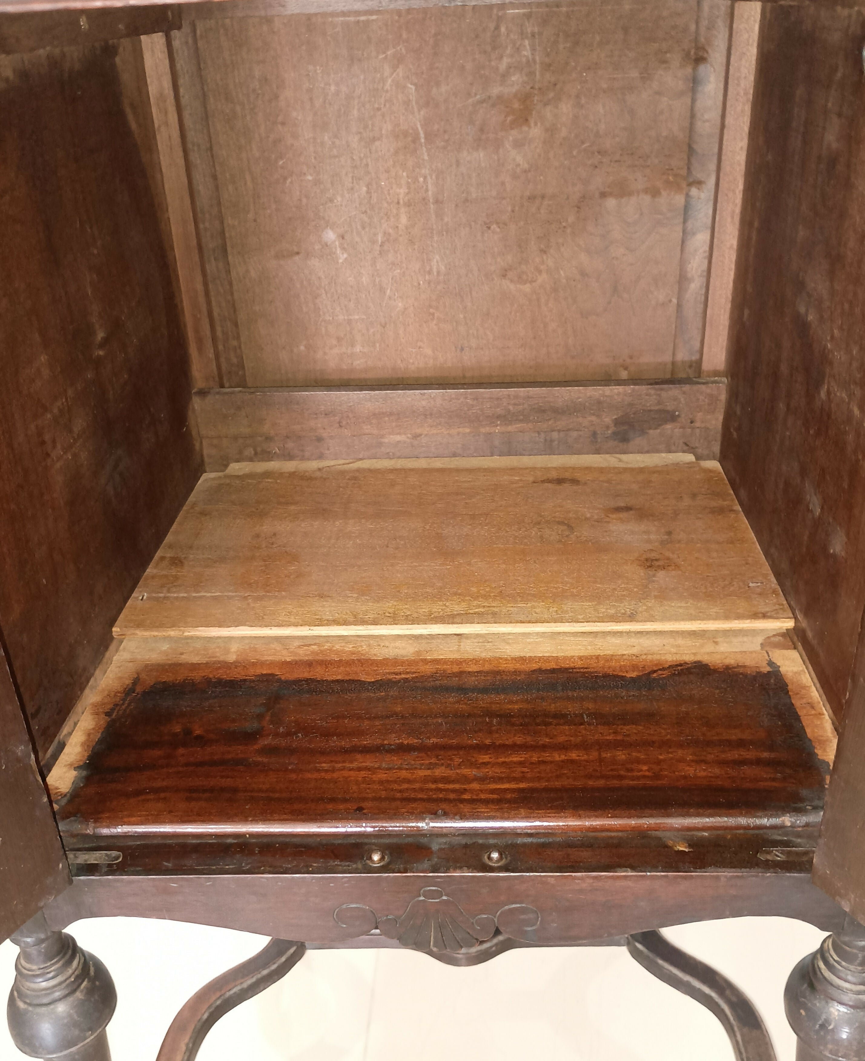Gabinete de gravofone em jacarandá