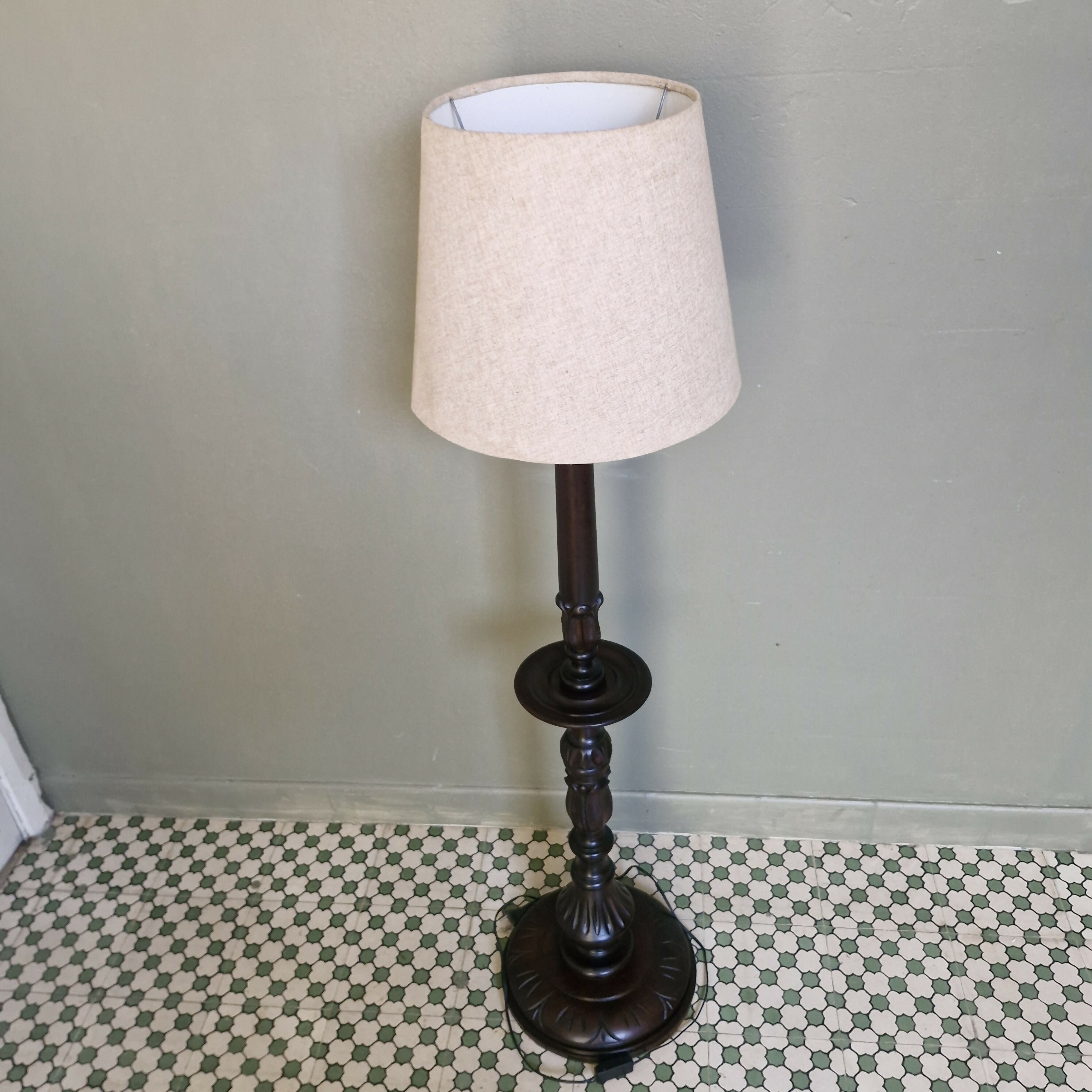 Abajur de Piso em Imbuia