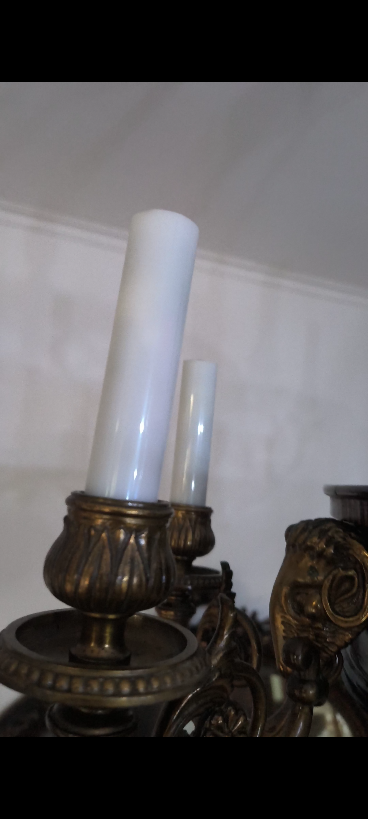 Lustre antigo arredondado em bronze, Marchetaria e Opalina