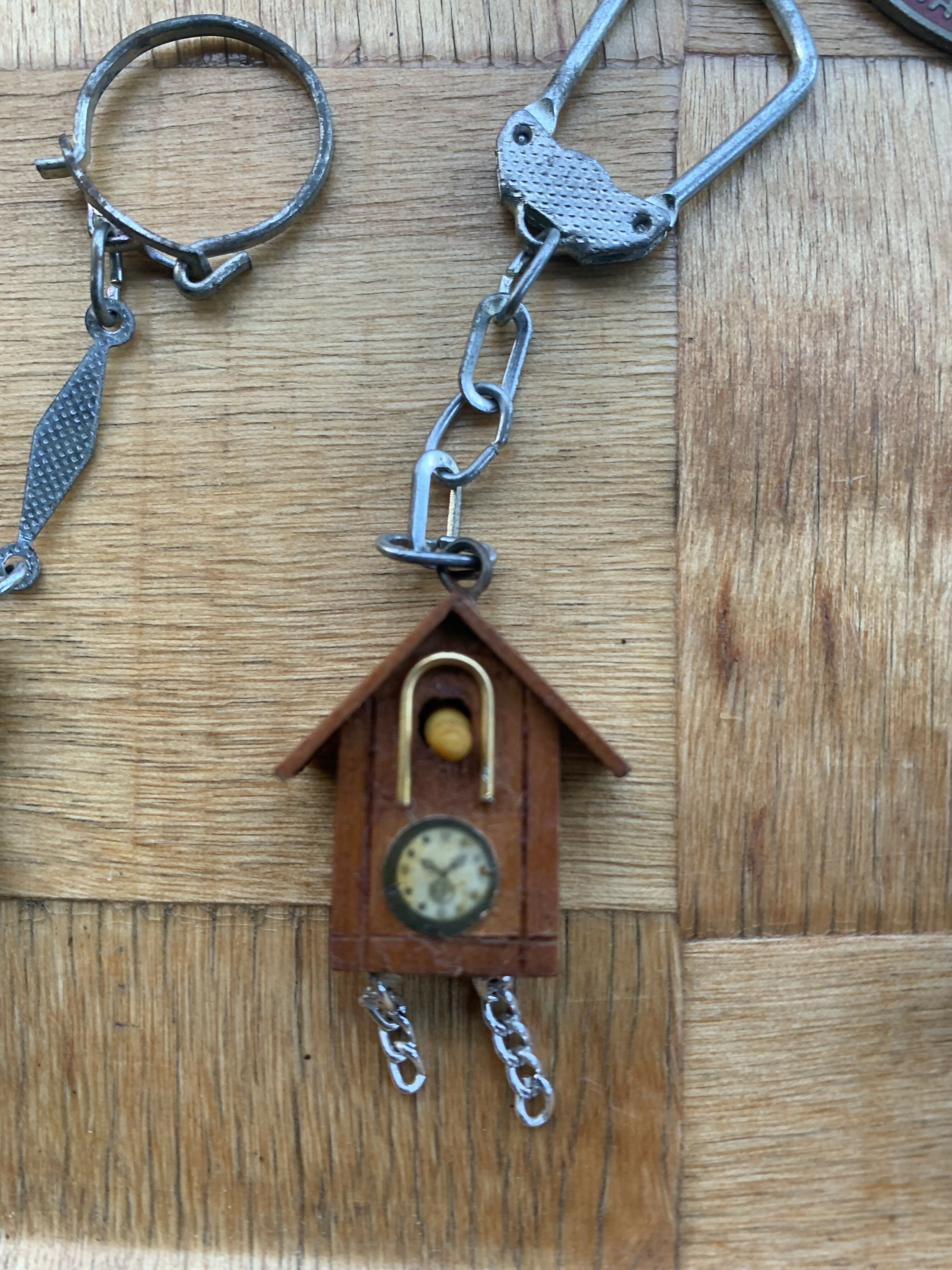 Conjunto de 10 chaveiros antigos