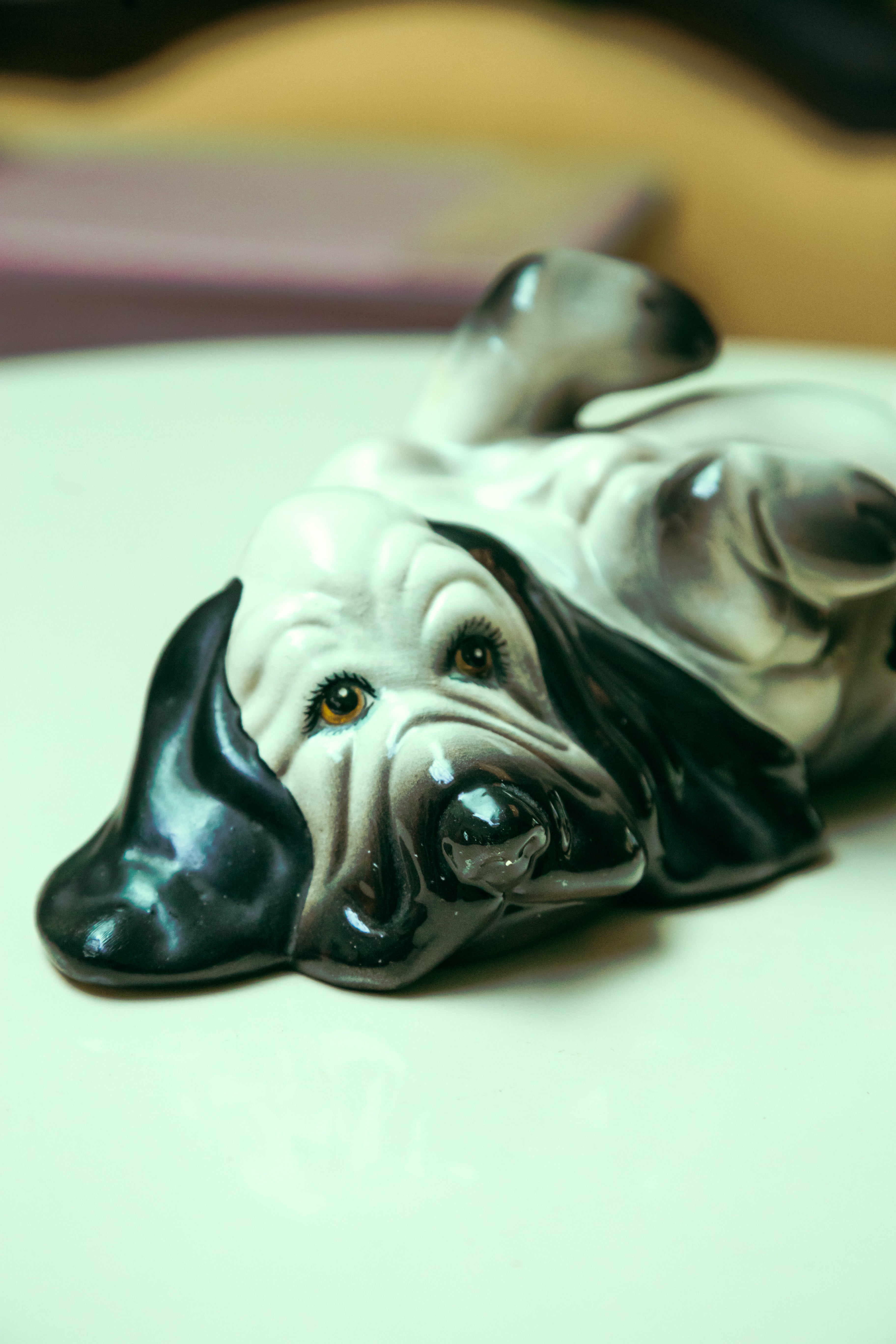 Escultura cachorro em cerâmica