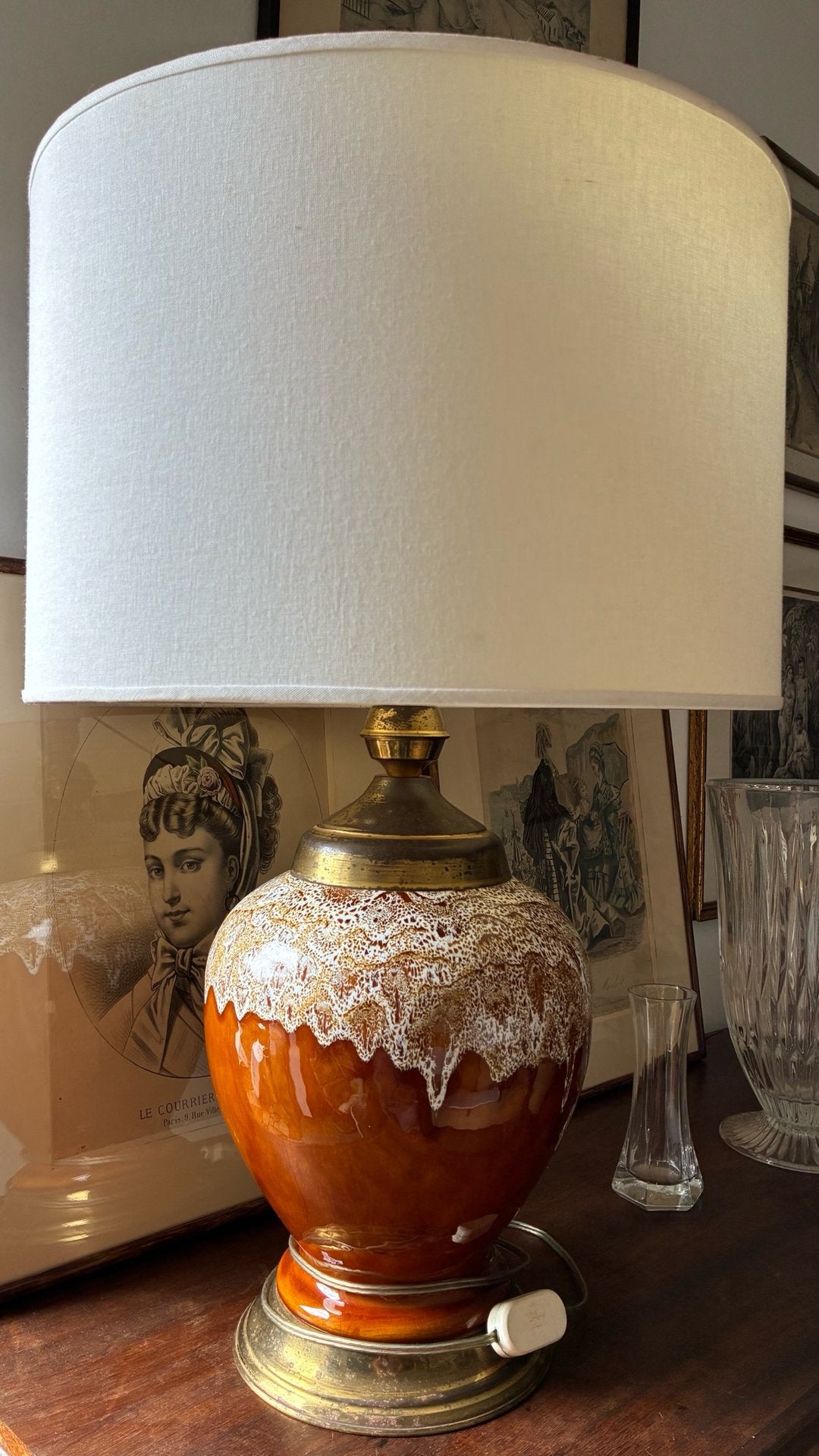 Luminária de Mesa com Base em Cerâmica Esmaltada