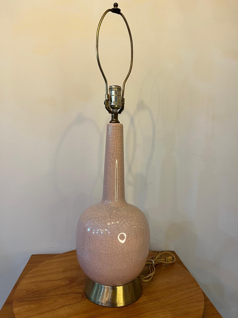 Abajur Vintage em Cerâmica Rosa Craquelada com Base Metálica – 74 cm