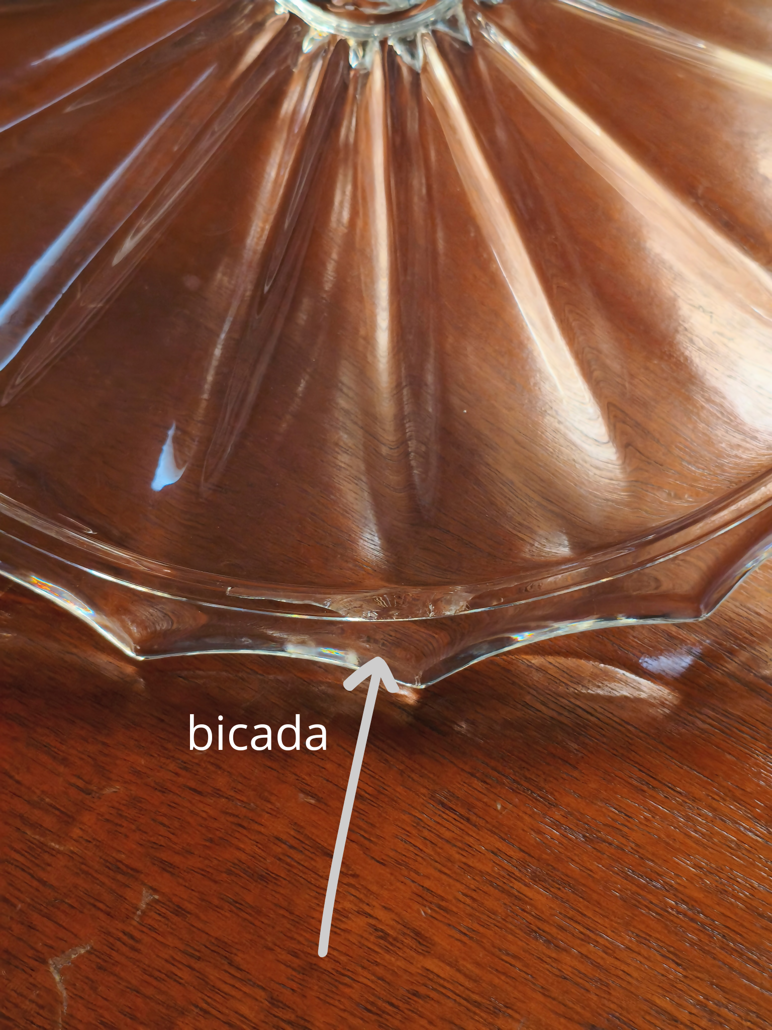 Bomboniere Grande de Vidro Lapidado