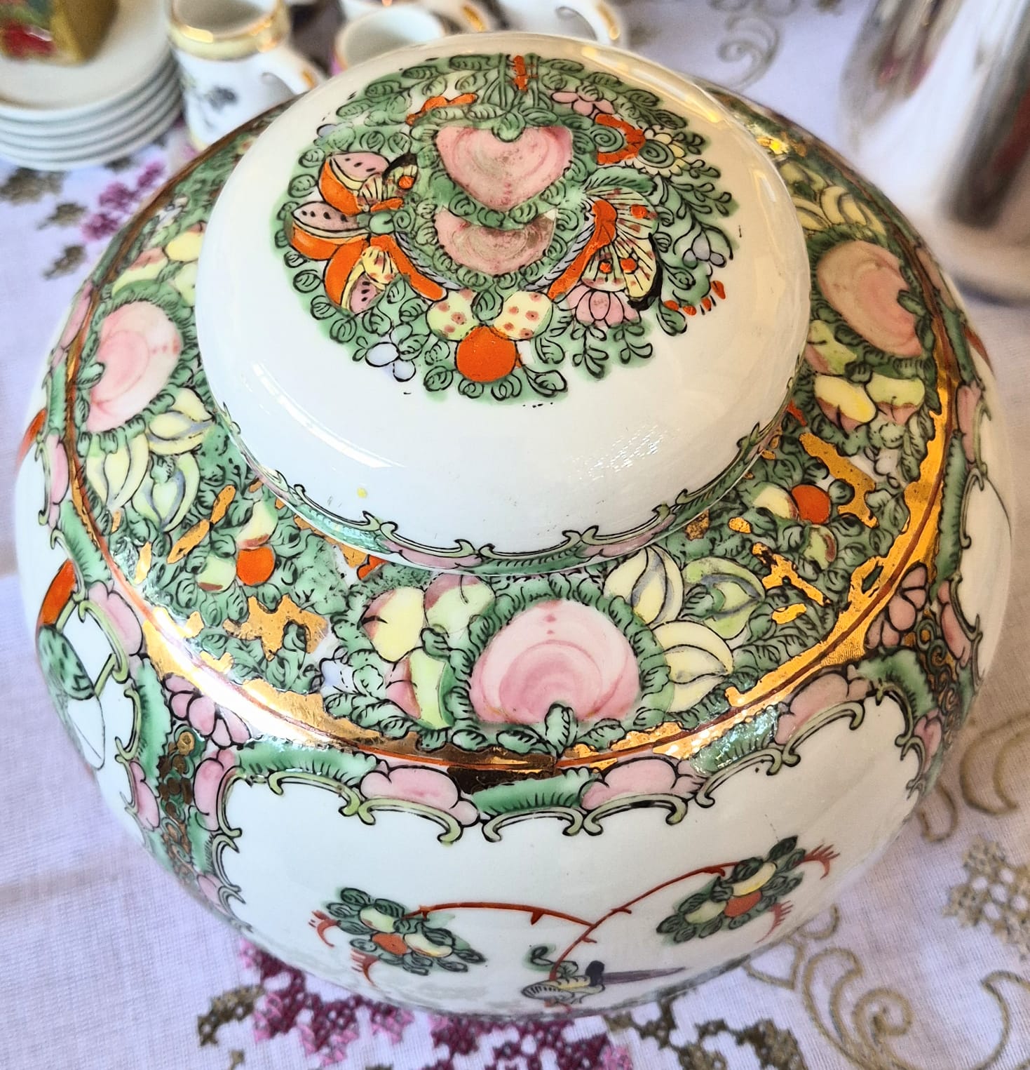 Potiche em porcelana vintage chinesa Família Rosa,  padrão Rose Medallion, lindo. E em perfeitas condições.