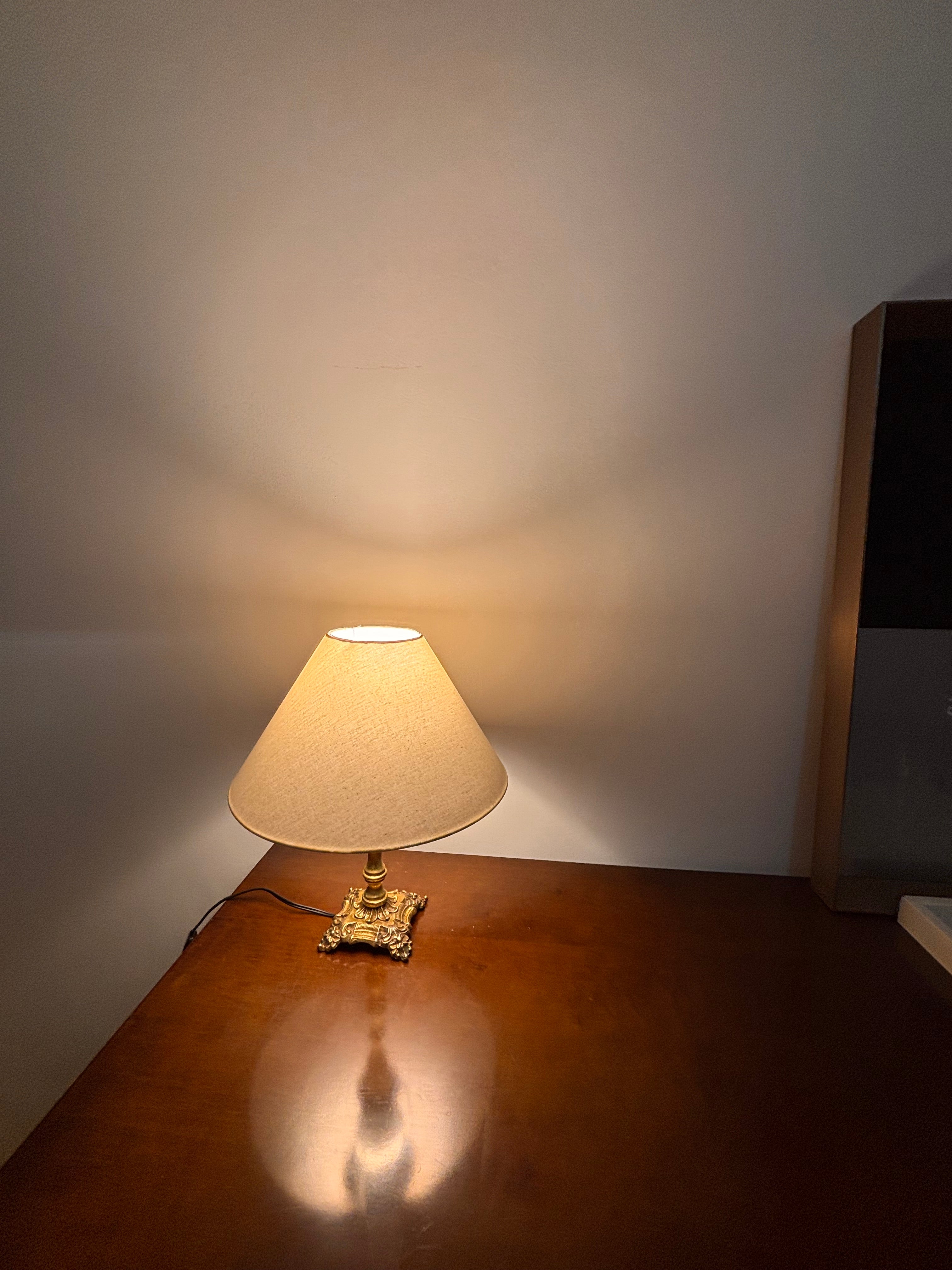  Abajur Antigo Vintage Em Bronze Maciço Com Cúpula De Tecido Claro 