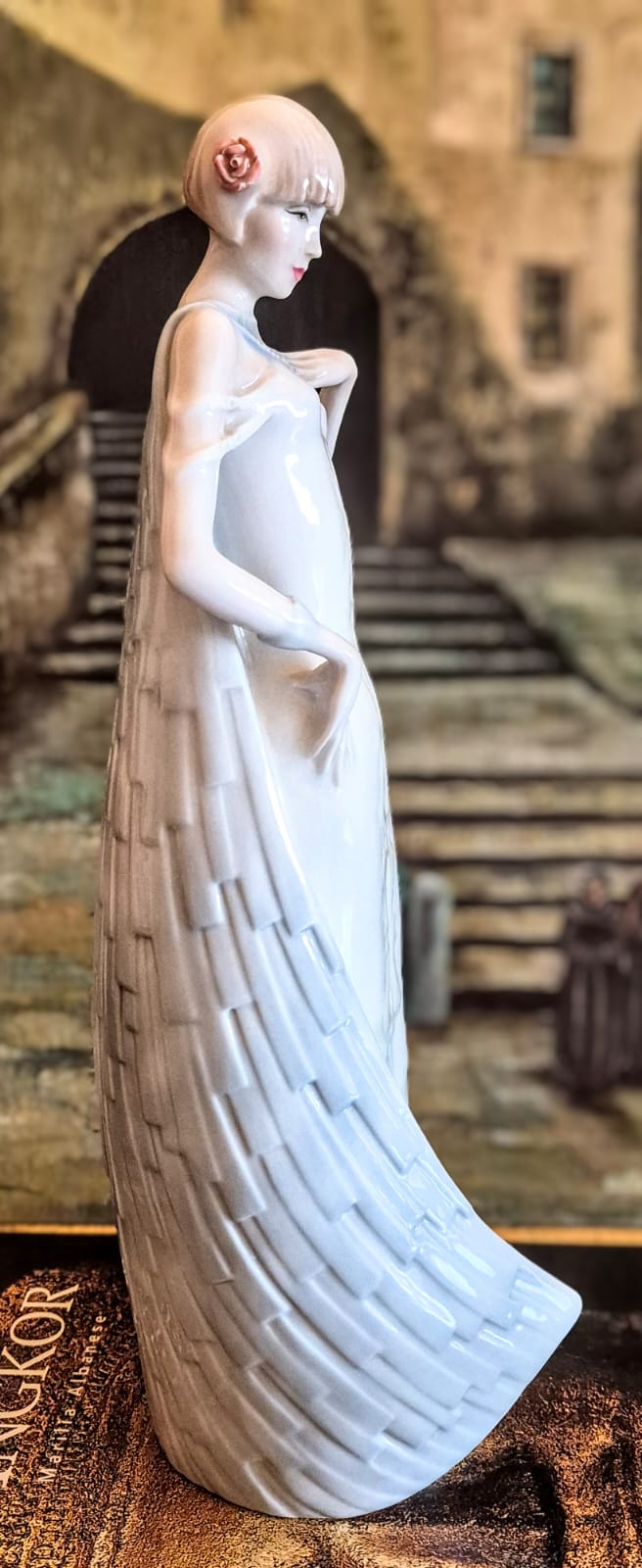 Incrível estatueta vintage Art Déco em porcelana inglesa Royal Doulton, muito rara, da linha Reflections Debut de 1984