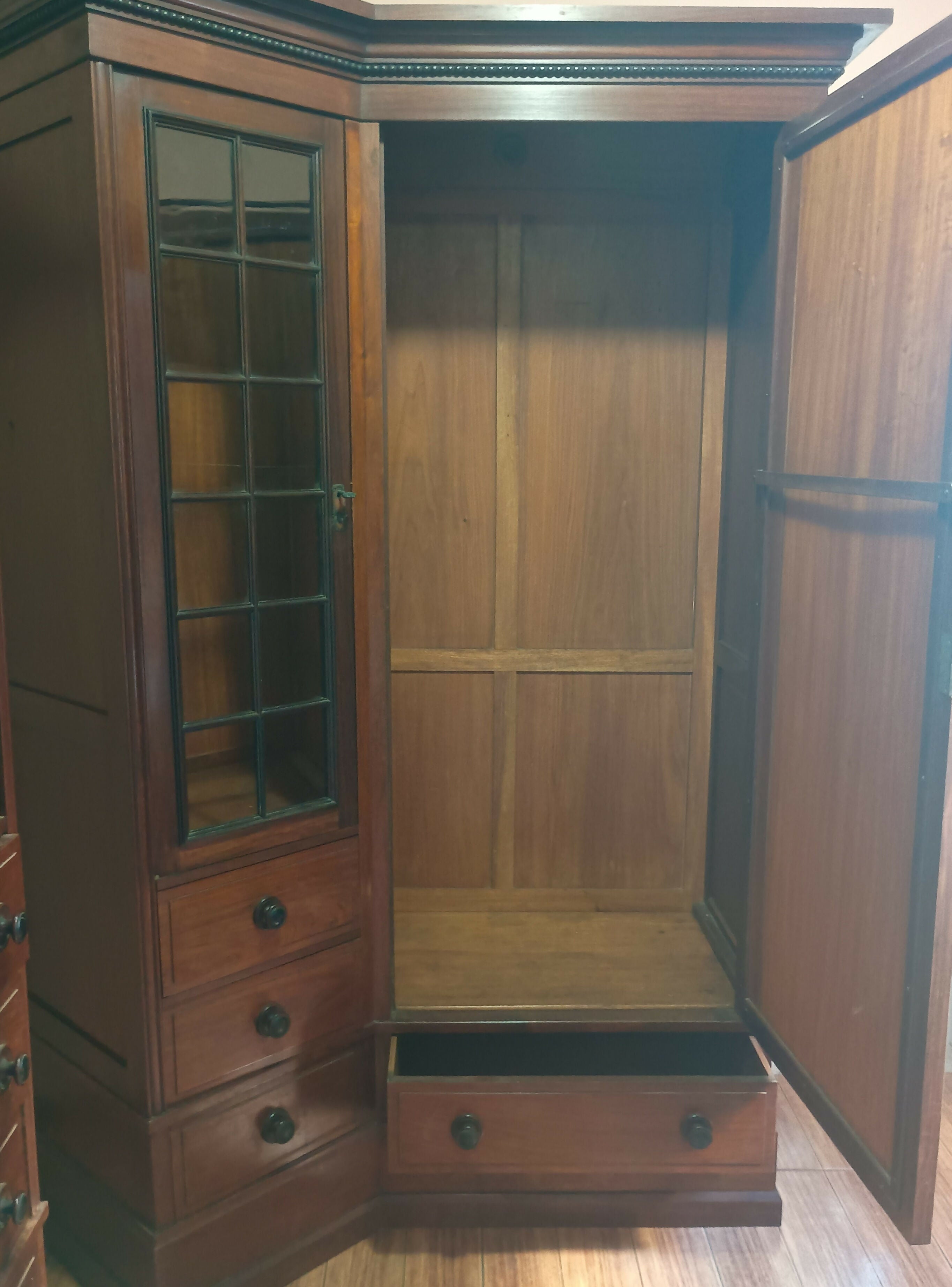 Armário / guarda roupas em jacarandá LICEU DE ARTES E OFÍCIOS SÃO PAULO