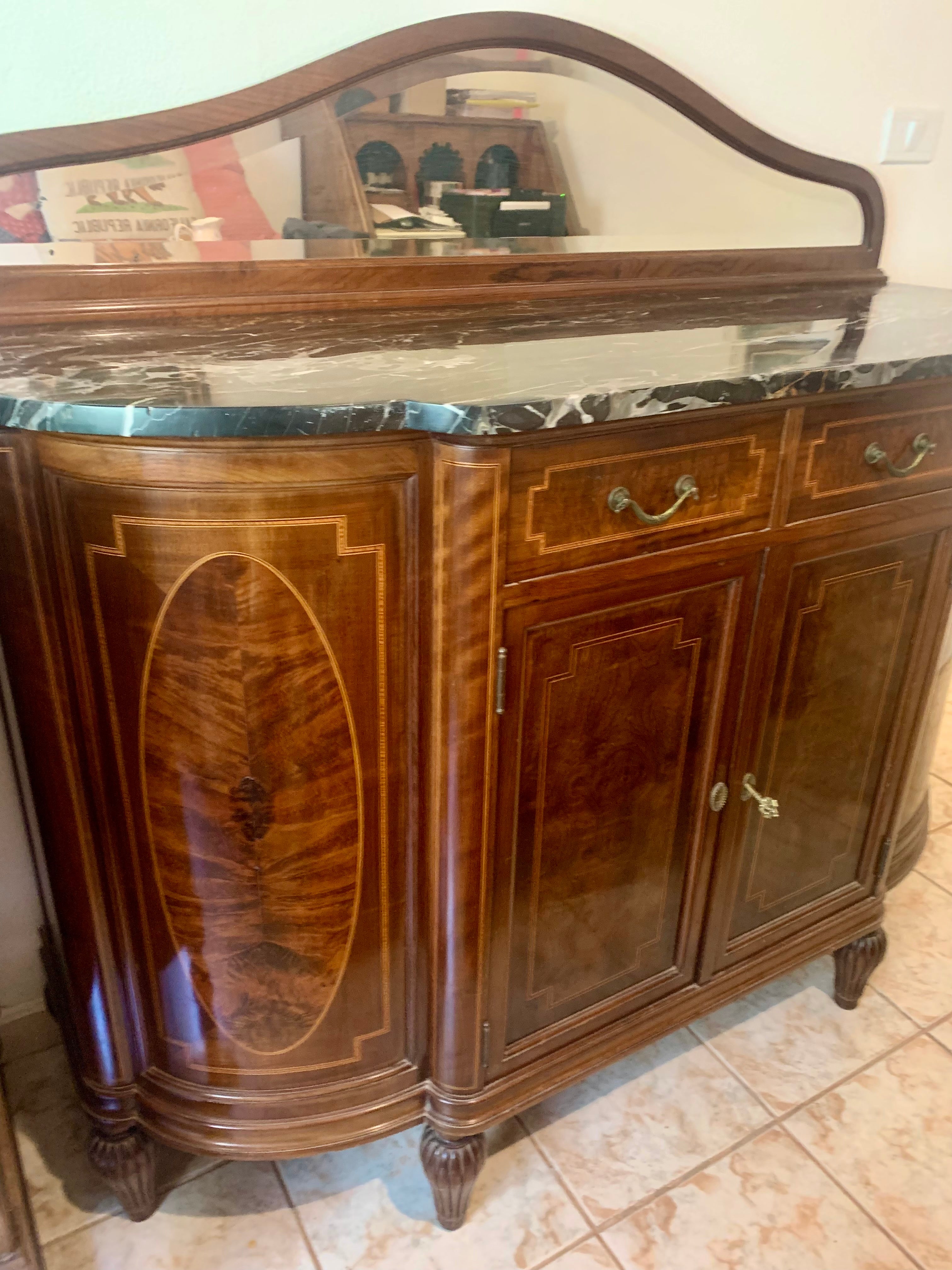 Espetacular Étagère ou Buffet começo século passado, marchetado, rádica e mármore negro