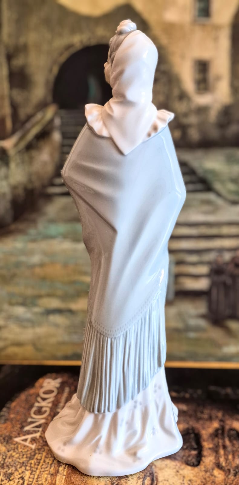 Escultura em porcelana vintage espanhola NAO Lladró: "Dama com Leque".  Lindíssima, muito chique e impecável!
