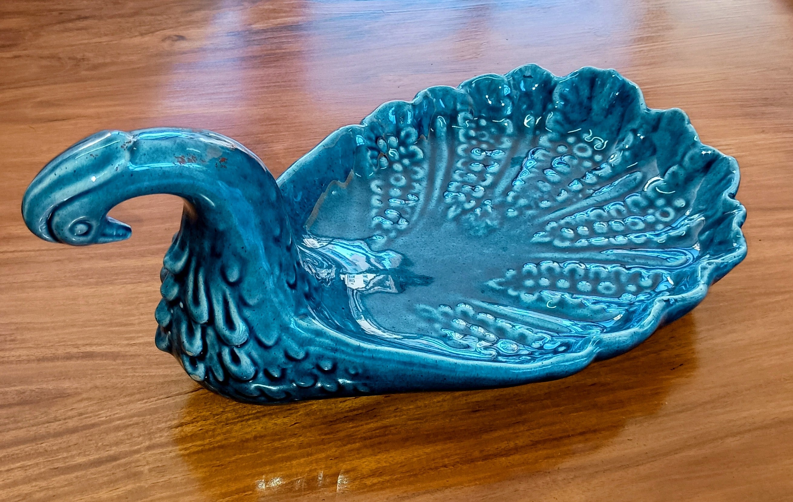 CISNE DECORATIVO EM CERÂMICA VITRIFICADA EM AZUL TURQUESA 