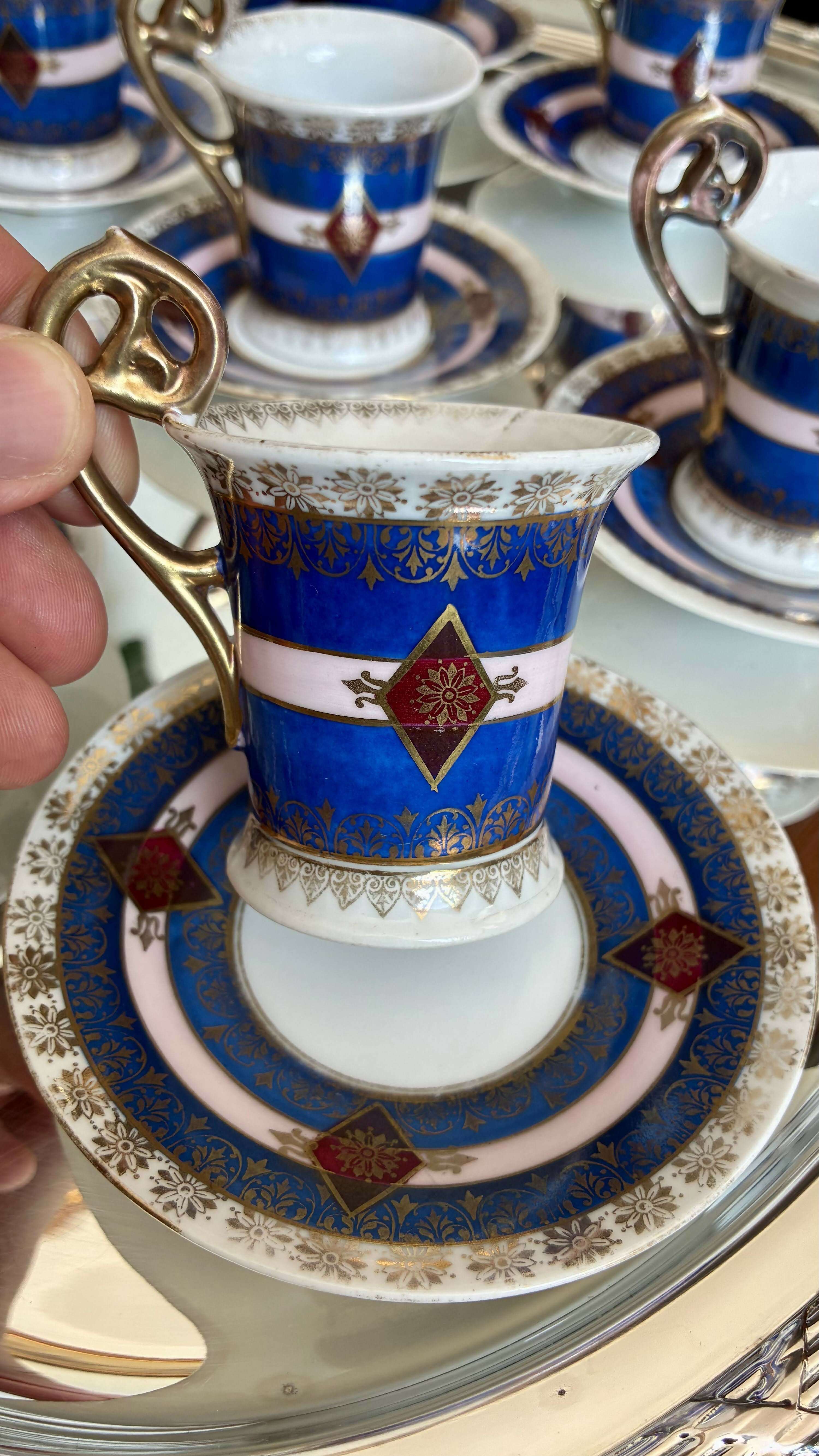 JOGO DE XÍCARAS EM PORCELANA CAPO DI MONTI (valor unitário)