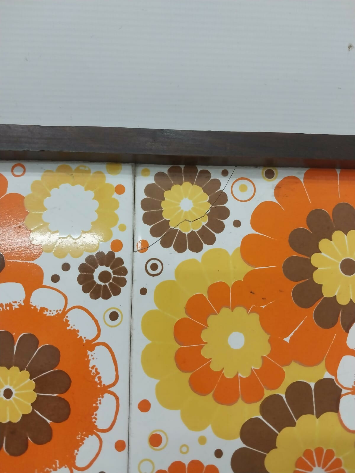 Bandeja Anos 70 em Madeira nobre com azulejo Floral